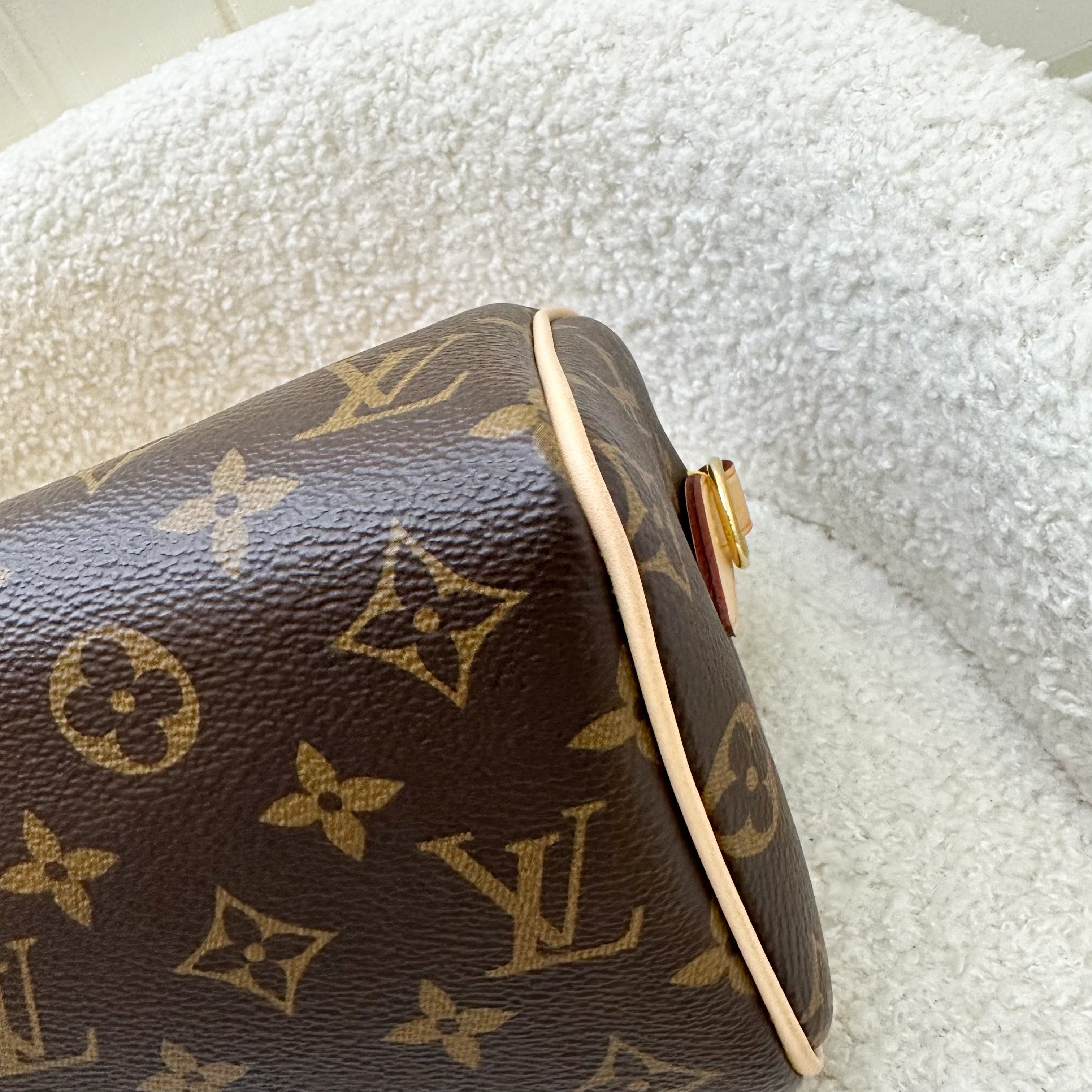 LV Speedy Bandouliere 20 in Monogram Canvas and Black Patterned Strap (Non-adjustable)