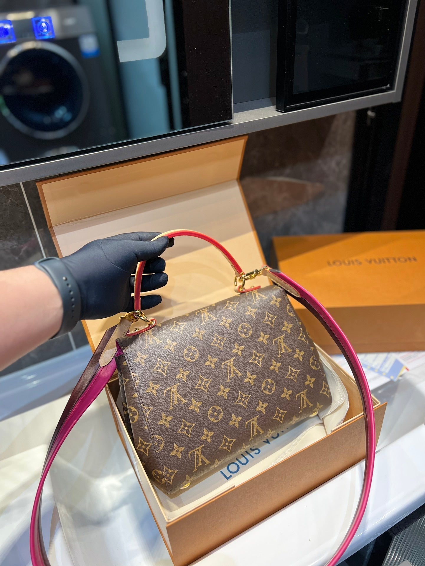 EN - Luxury Bags LUV 738