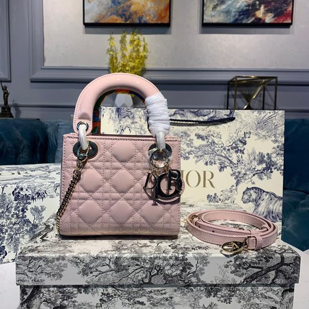 GLAMI Mini Lady Bag with Chain Gold Toned Hardware Spring/Summer Collection, Light Pink, For Women WomenÃ¢â‚¬â„¢s Handbags, 18cm CD M0505OADU_M15P