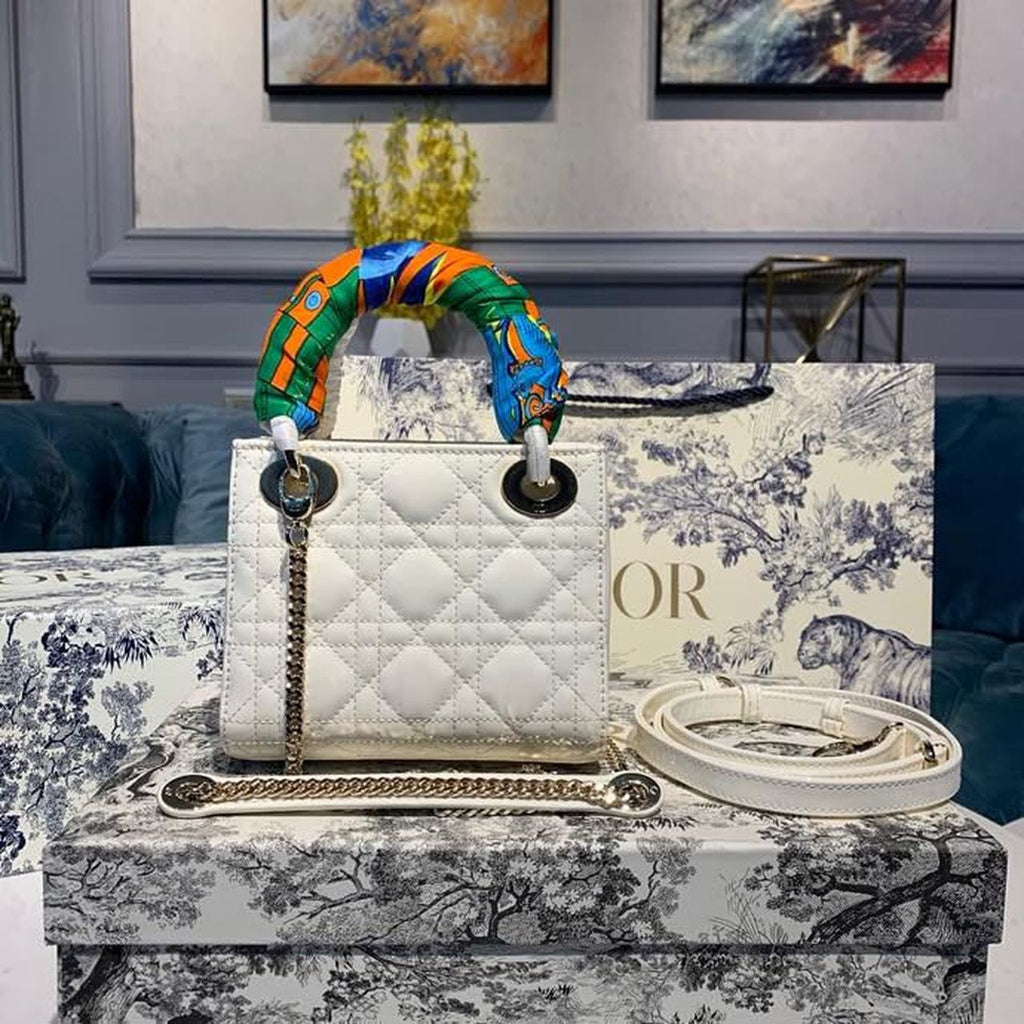GLAMI Mini Lady Bag with Chain Gold Toned Hardware Spring/Summer Collection, White, For Women WomenÃ¢â‚¬â„¢s Handbags, 18cm CD M0505INEA_M030_M15P