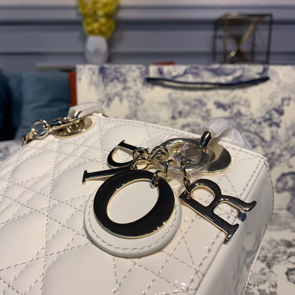 GLAMI Mini Lady Bag with Chain Gold Toned Hardware Spring/Summer Collection, White, For Women WomenÃ¢â‚¬â„¢s Handbags, 18cm CD M0505INEA_M030_M15P