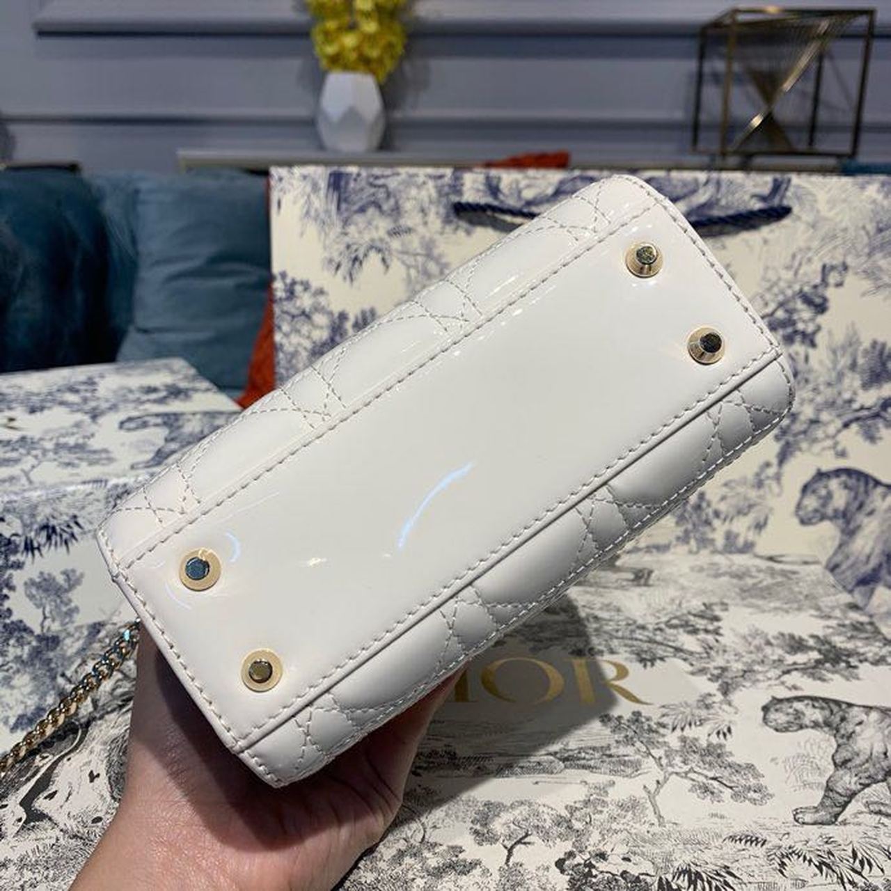 GLAMI Mini Lady Bag with Chain Gold Toned Hardware Spring/Summer Collection, White, For Women WomenÃ¢â‚¬â„¢s Handbags, 18cm CD M0505INEA_M030_M15P