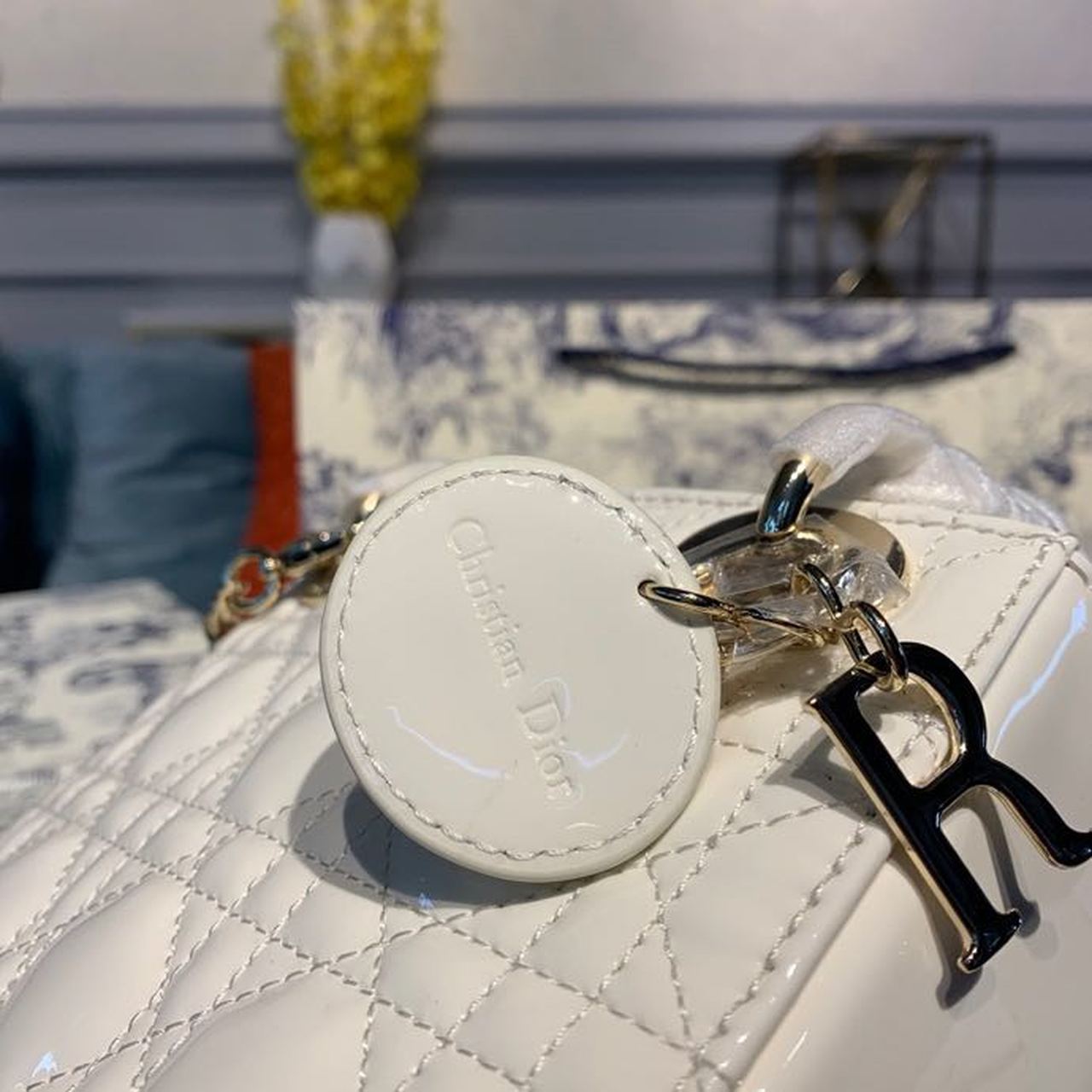 GLAMI Mini Lady Bag with Chain Gold Toned Hardware Spring/Summer Collection, White, For Women WomenÃ¢â‚¬â„¢s Handbags, 18cm CD M0505INEA_M030_M15P