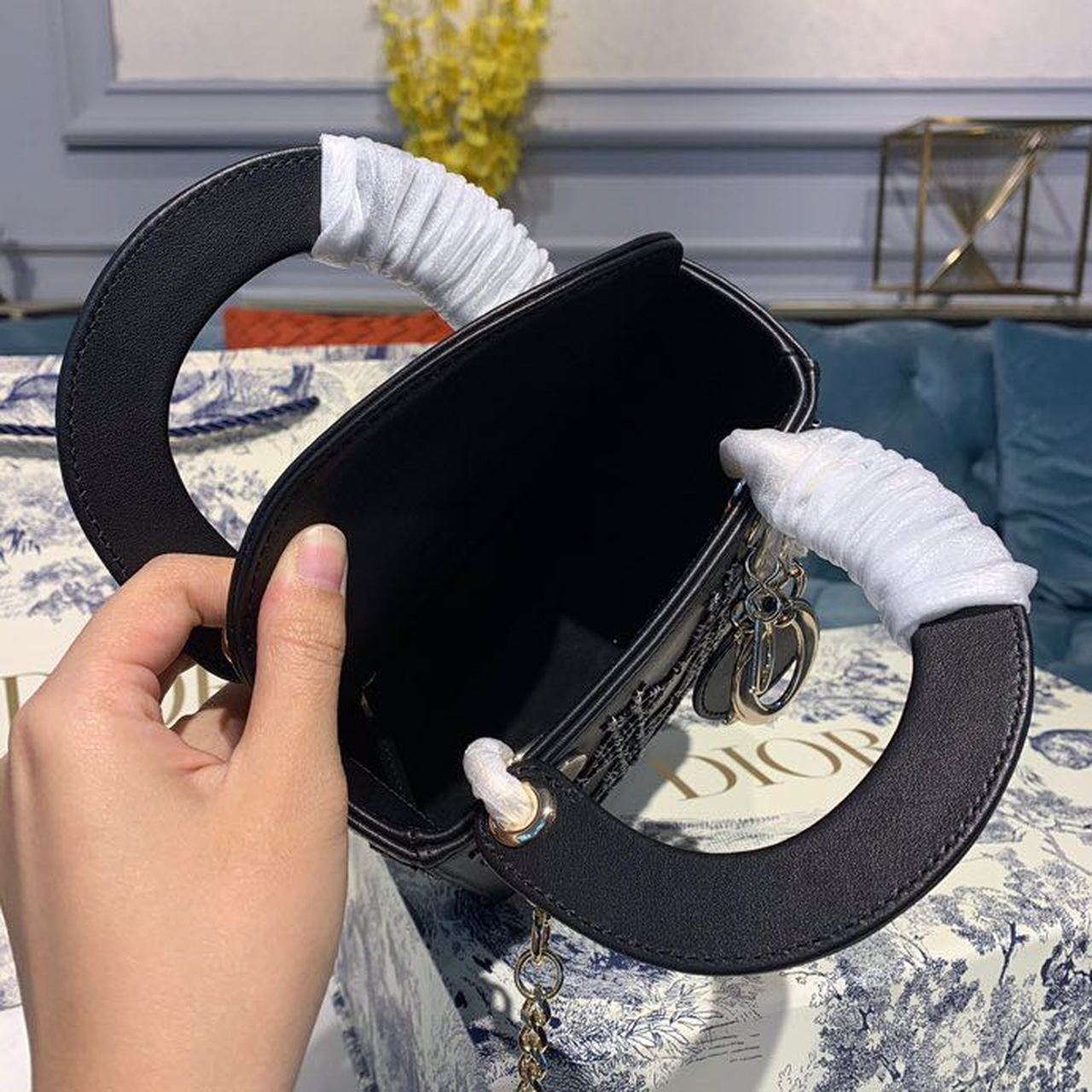 GLAMI Mini Lady Bag with Chain Silver Hardware Spring/Summer Collection, Black, For Women WomenÃ¢â‚¬â„¢s Handbags, 18cm CD M0500PRTC_M911