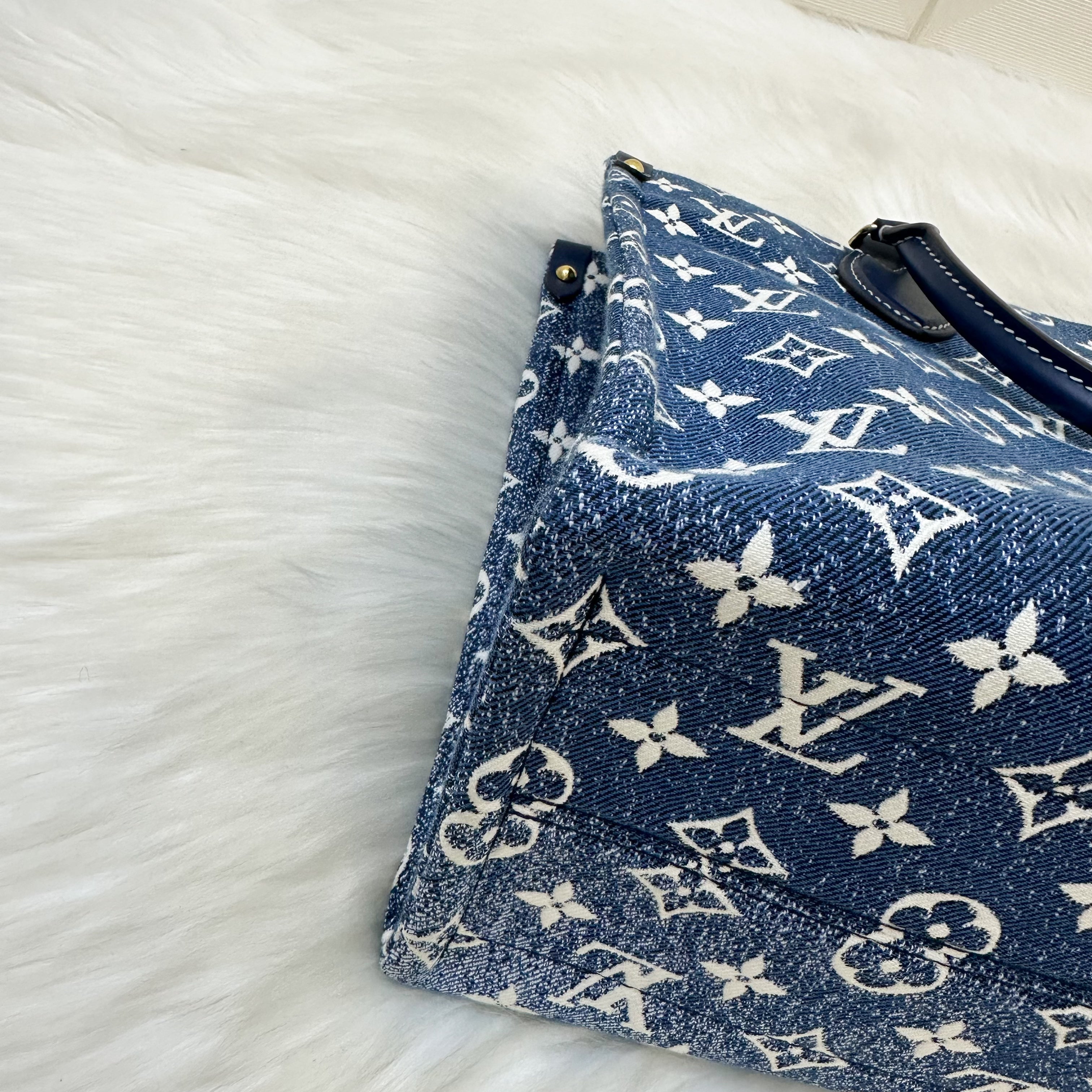 LV Onthego MM in Ombre Blue Denim and GHW