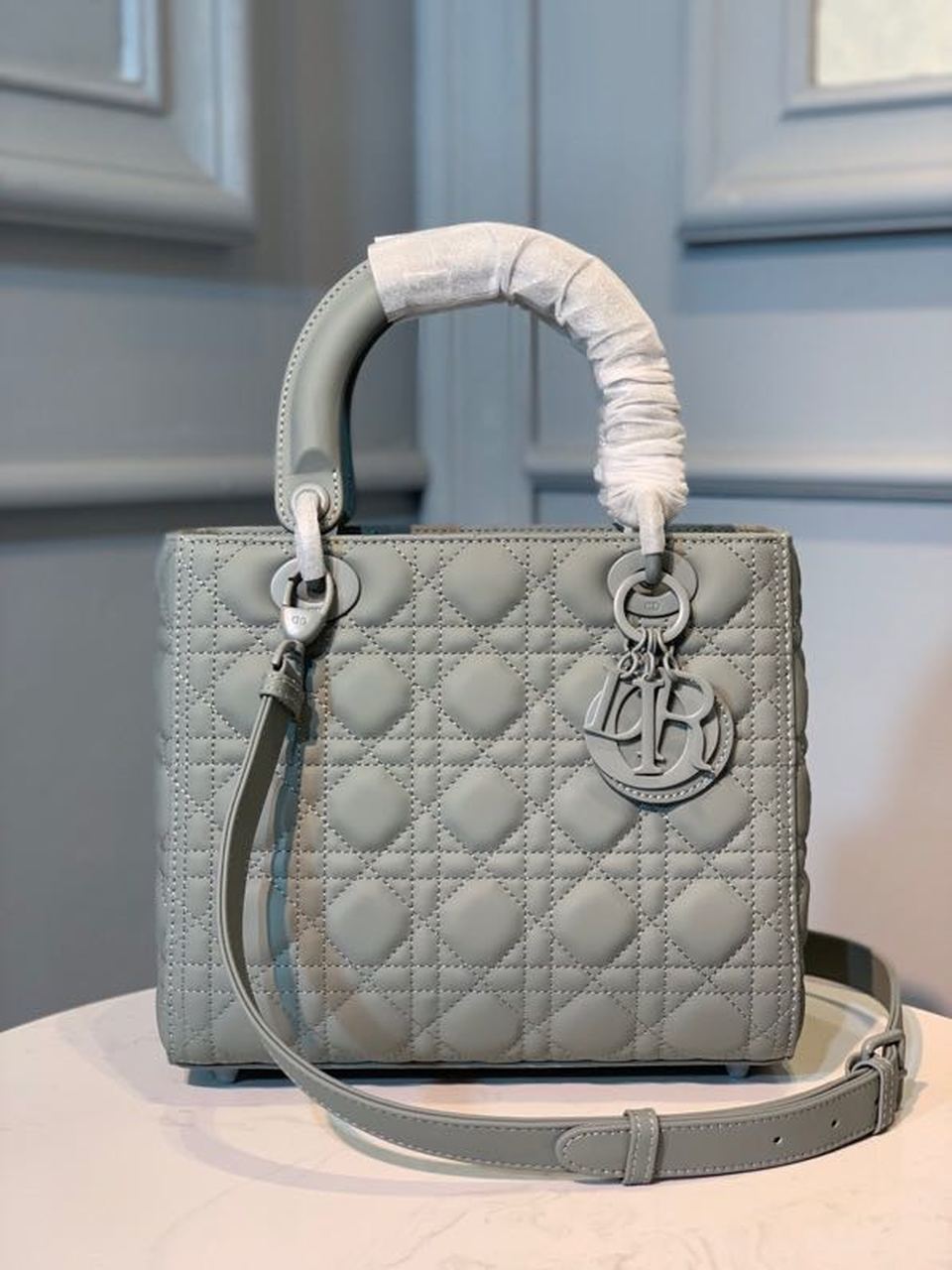 GLAMI MeGLAMIum Ultramatte Lady Bag Grey For Women 9.5in/24cm CD M0565ILOI_M41G