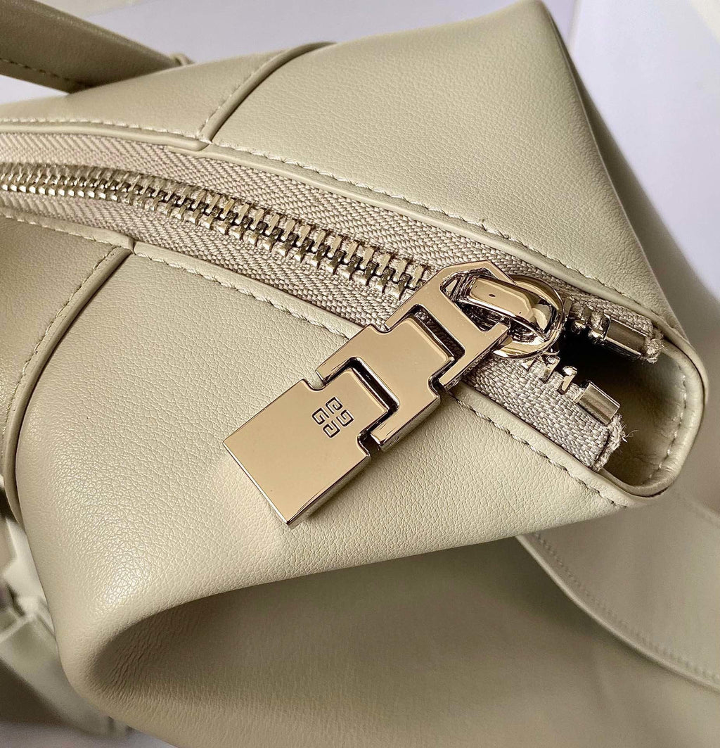 gv Small Antigona Soft Bag Beige For Women, Handbags, Shoulder Bags 17.7in/45cm GVCÃ‚Â 