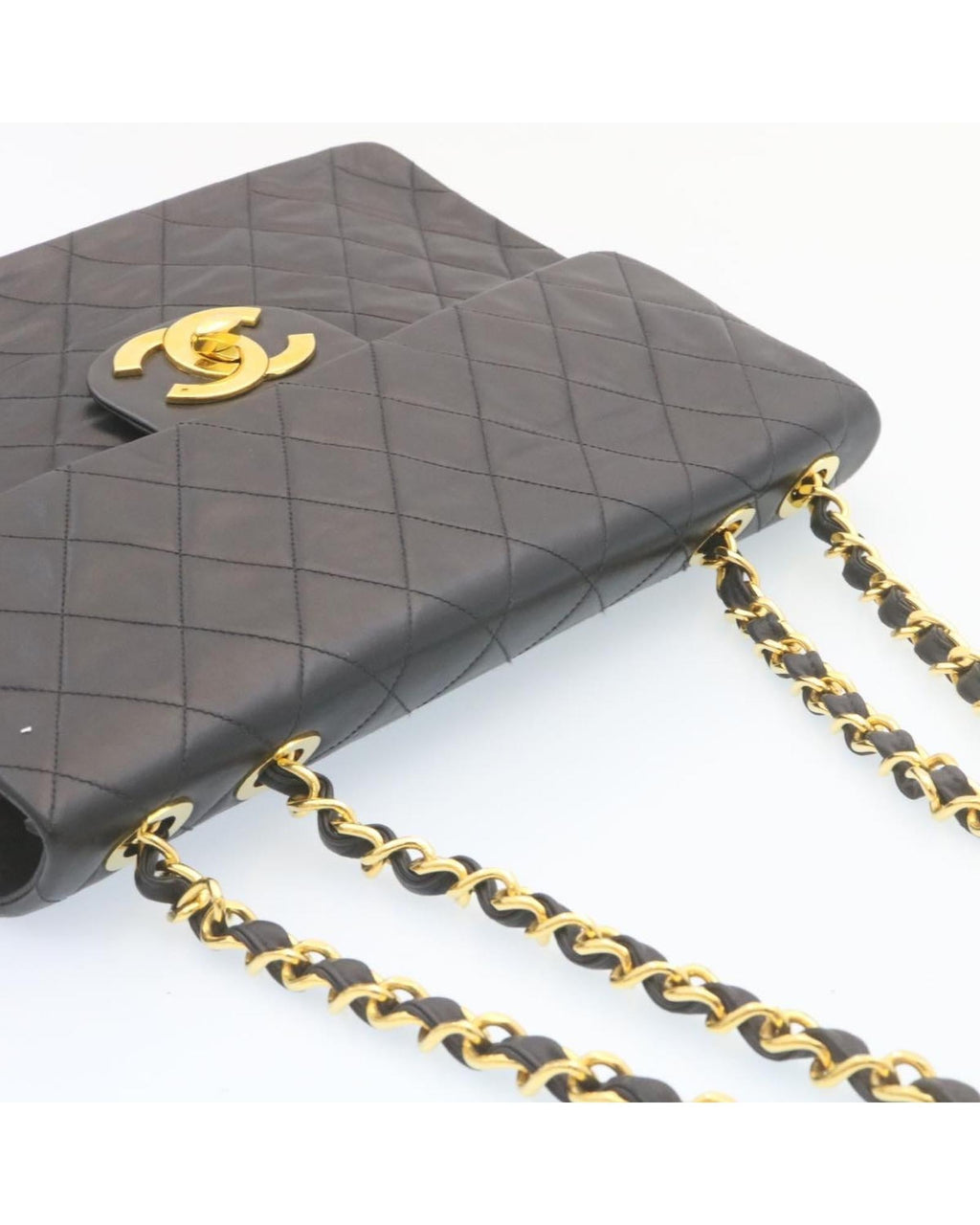 CHANEL Classic Jumbo Shoulder Bag