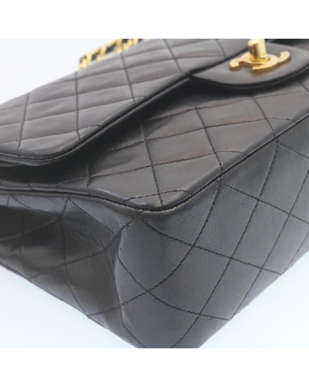 CHANEL Classic Flap Bag 255