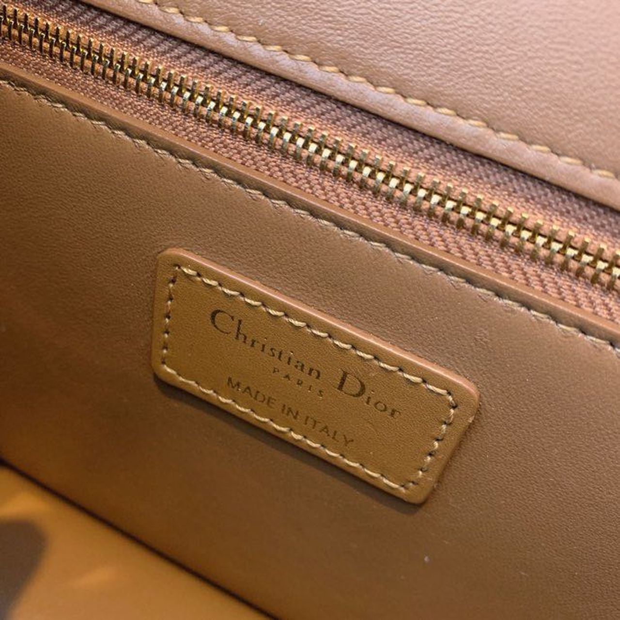 GLAMI 30 Montaigne Bag Amber Box For Women 24cm/9in CD M9203UMOS_M70E