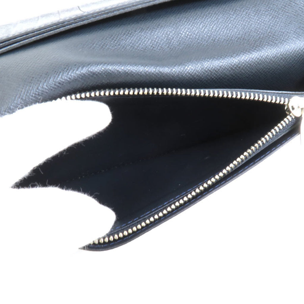 Taiga Leather Wallet with Multiple Compartments