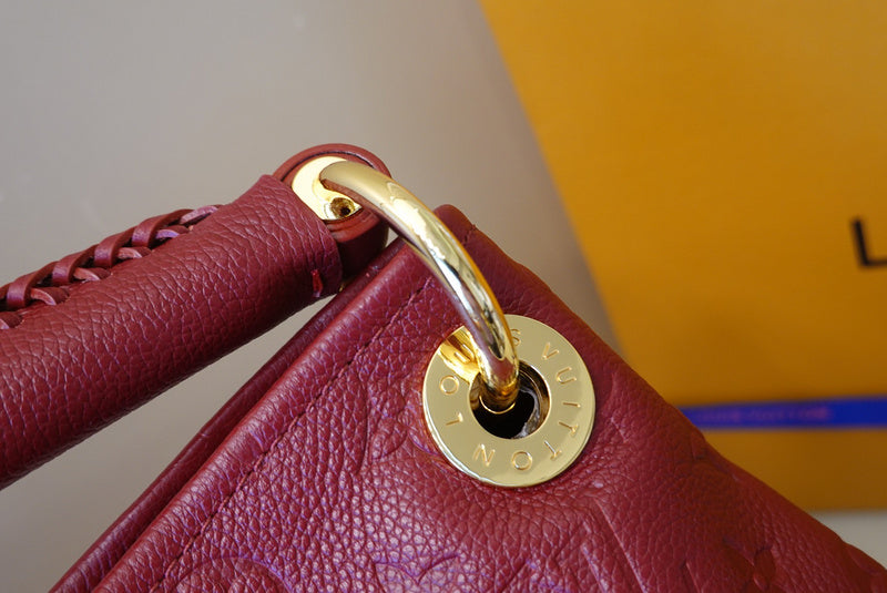 LOV2 Bags - Luxurious Bags  1549