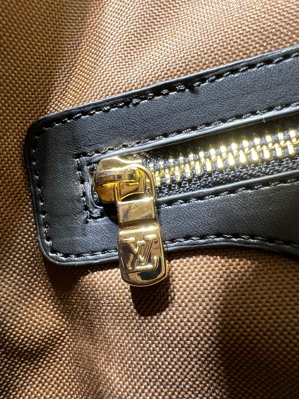 EN - Luxury Bags LUV 765