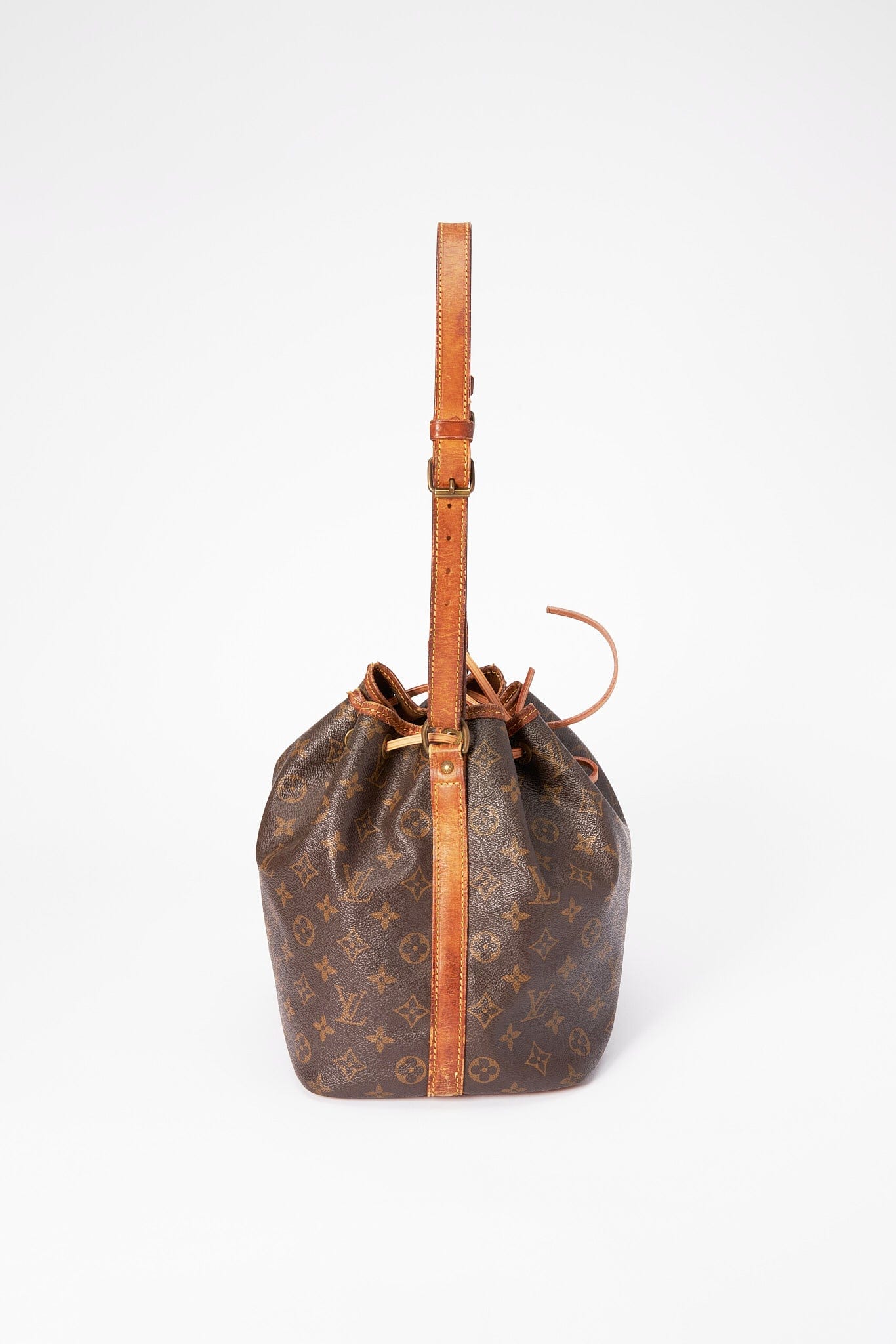 Louis Vuitton Petit NoÃƒÆ’Ã‚Â© Bag in Monogram Canvas