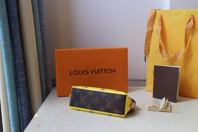 LOV2 Bags - Luxurious Bags  1850