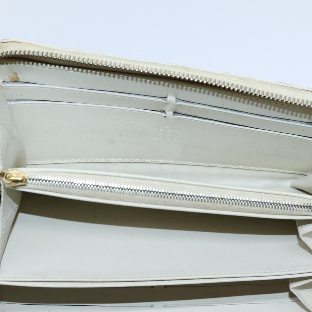 Luxurious Patent Leather Elegant Wallet with Metal Fittings