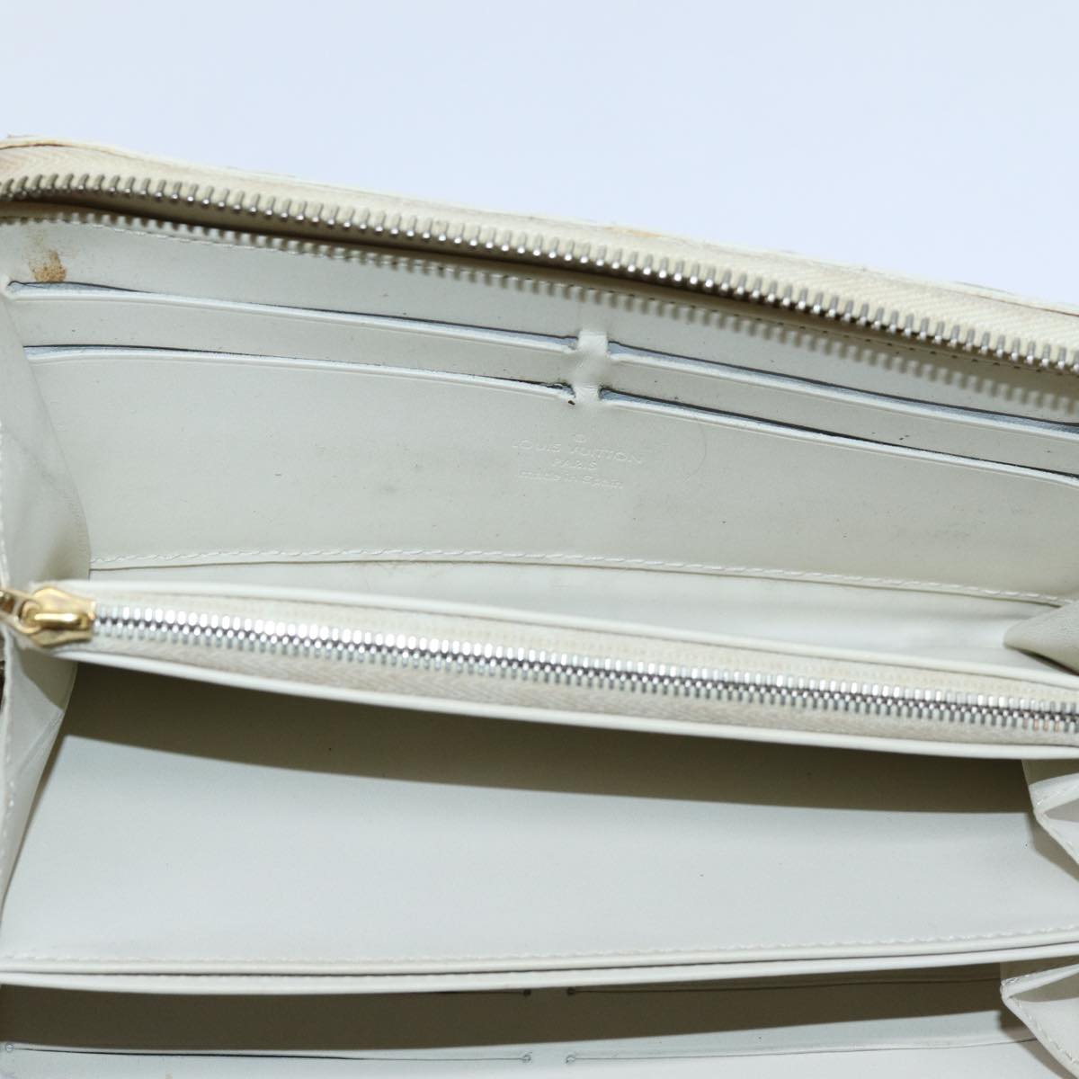 Luxurious Patent Leather Elegant Wallet with Metal Fittings