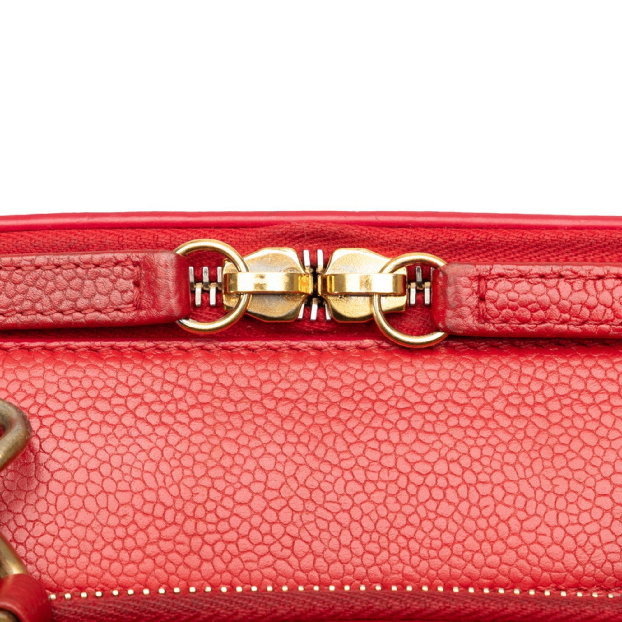 Chanel Padded Leather Handbag in Good Condition