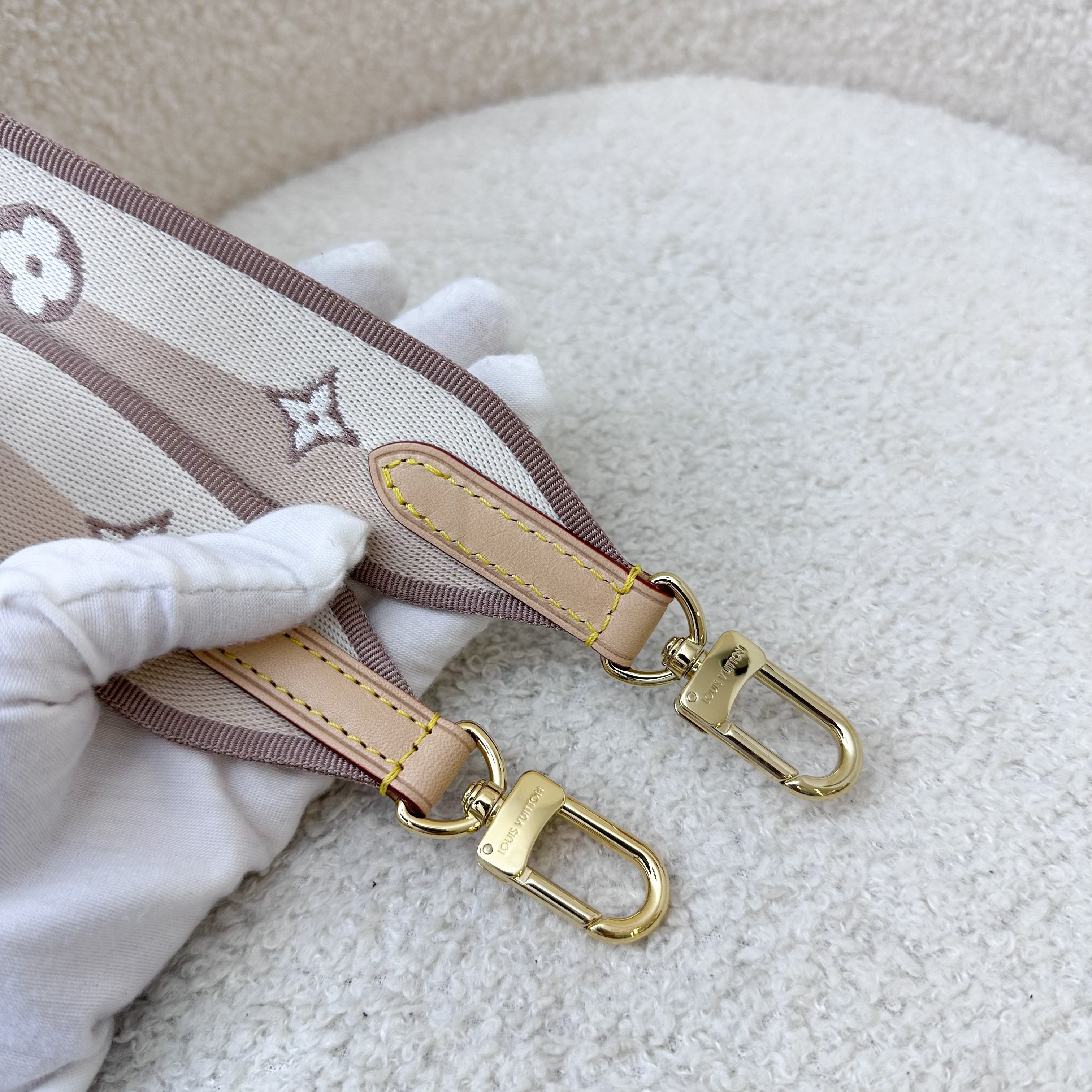 LV Speedy Bandouliere 20 in Monogram Canvas and Beige Patterned Strap