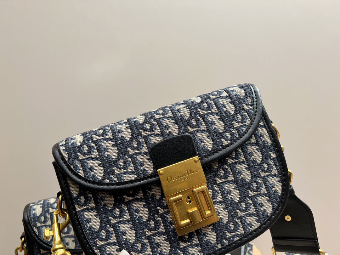 EN - Luxury Bags DIR 363