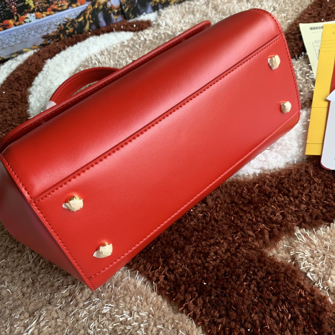 GLAMI MeGLAMIum GLAMI Handbag In Dauphine Red For Women 10.2in/26cm GLAMI