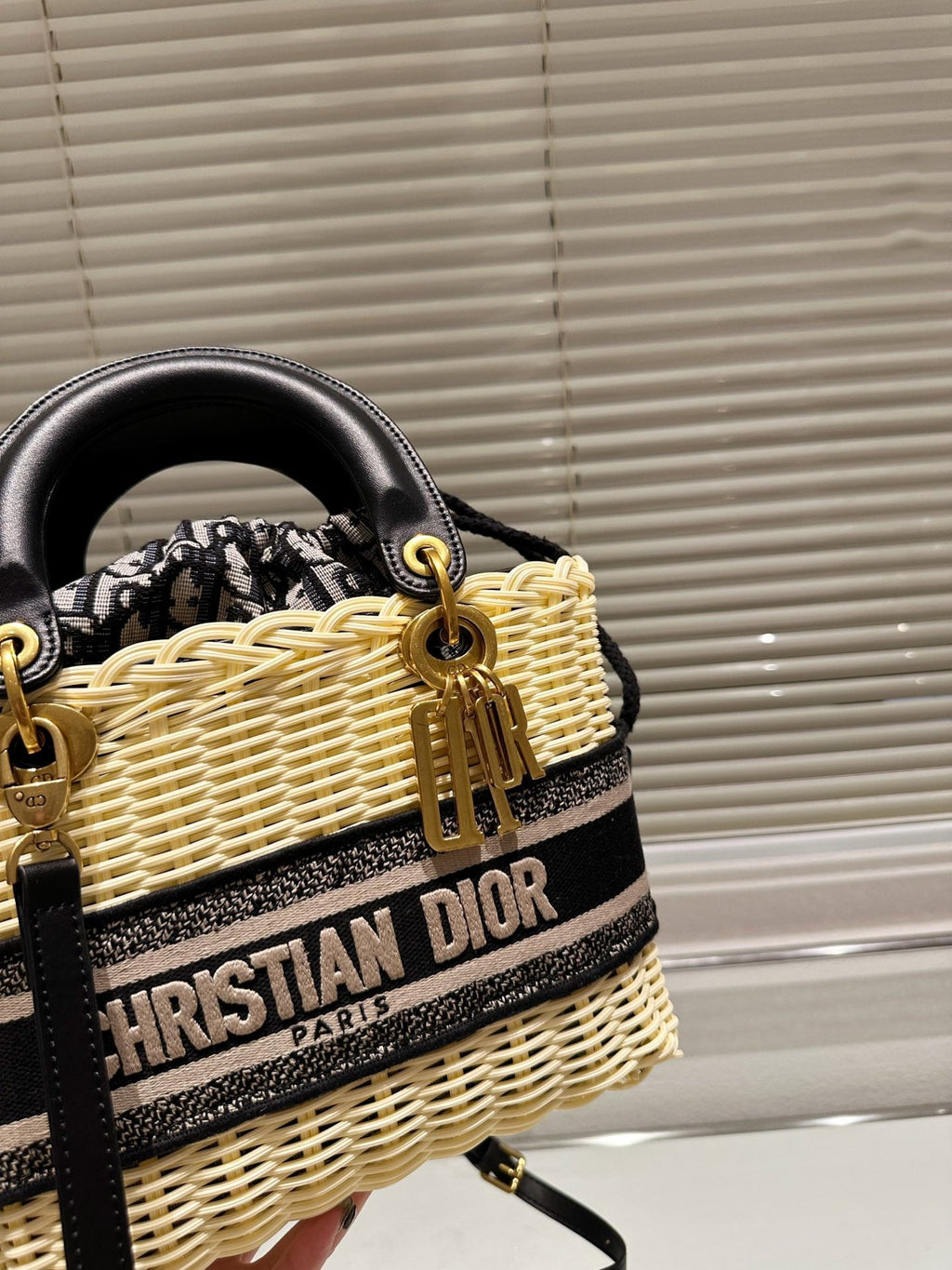EN - Luxury Bags DIR 374