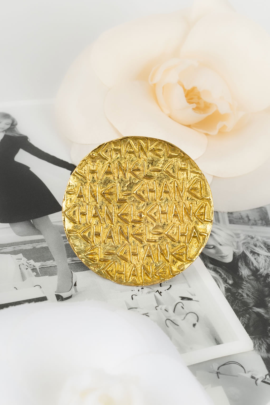 Broche en mÃƒÆ’Ã‚Â©tal dorÃƒÆ’Ã‚Â© Chanel