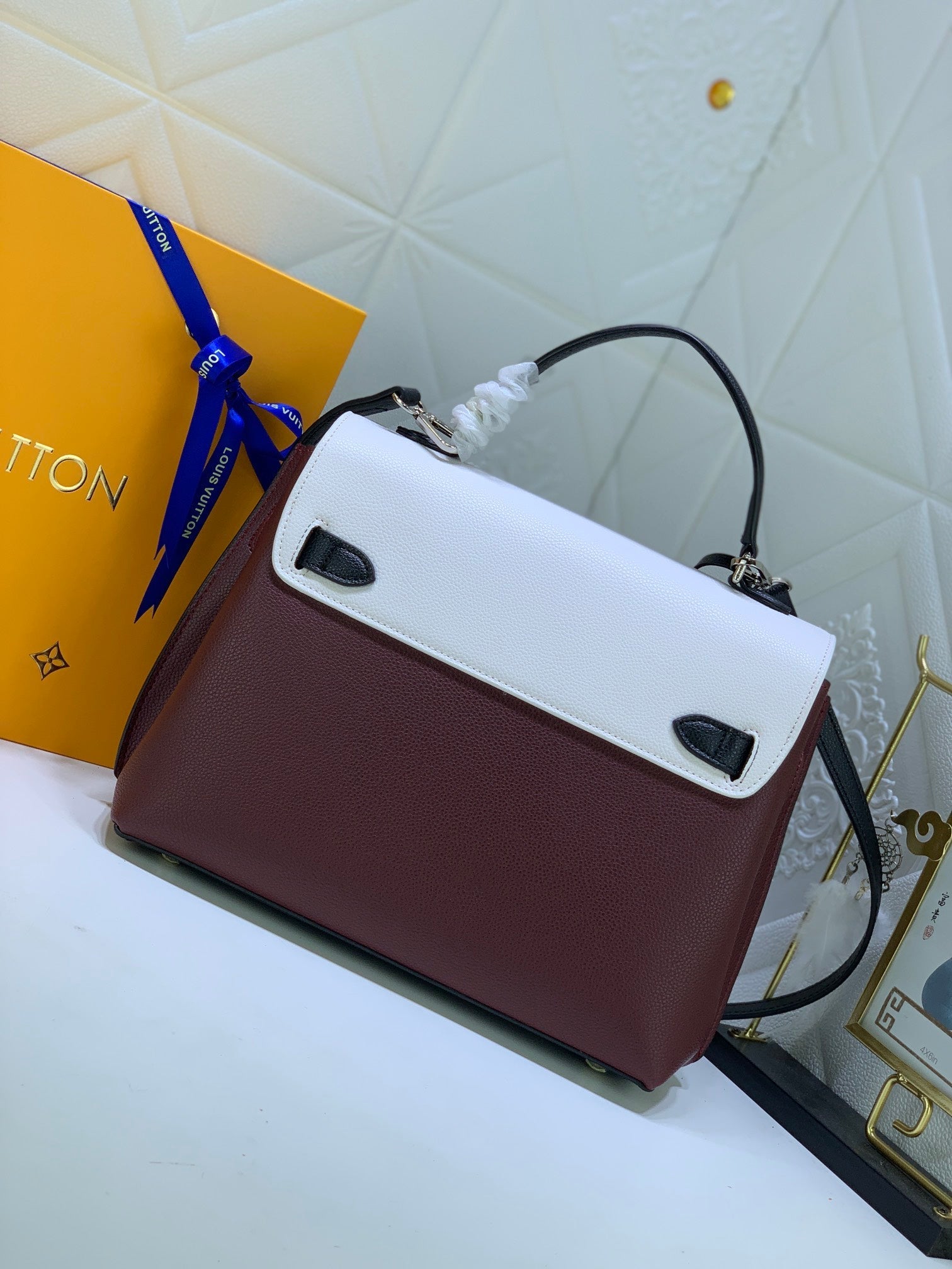 EN - Luxury Bags LUV 747