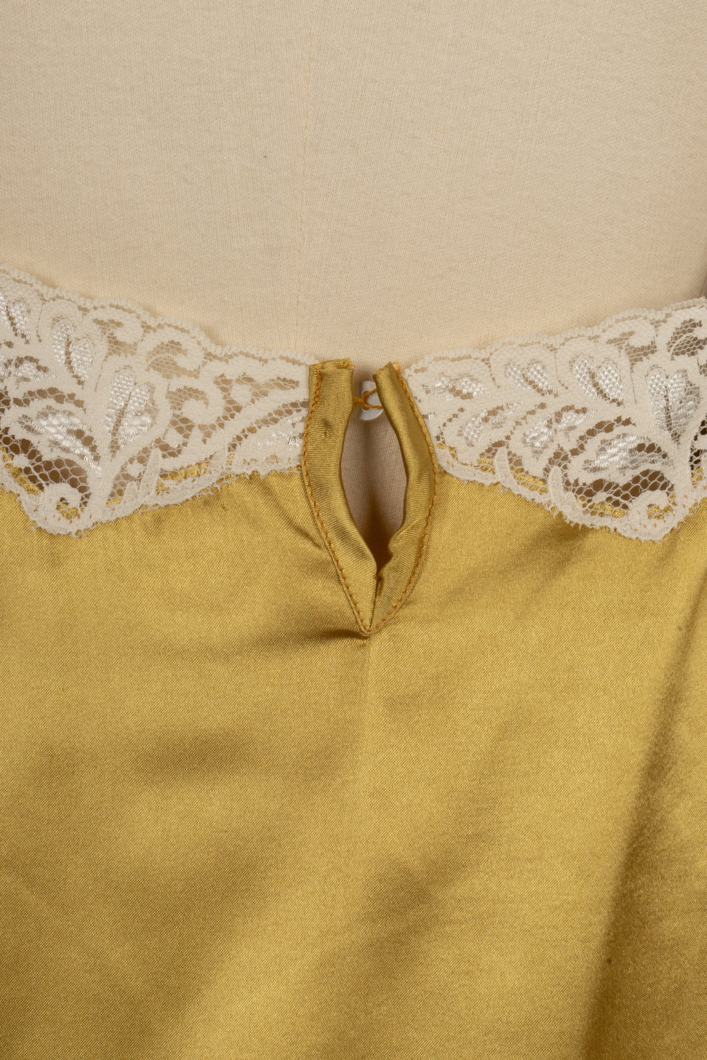 DÃƒÆ’Ã‚Â©shabillÃƒÆ’Ã‚Â© en satin  Nina Ricci