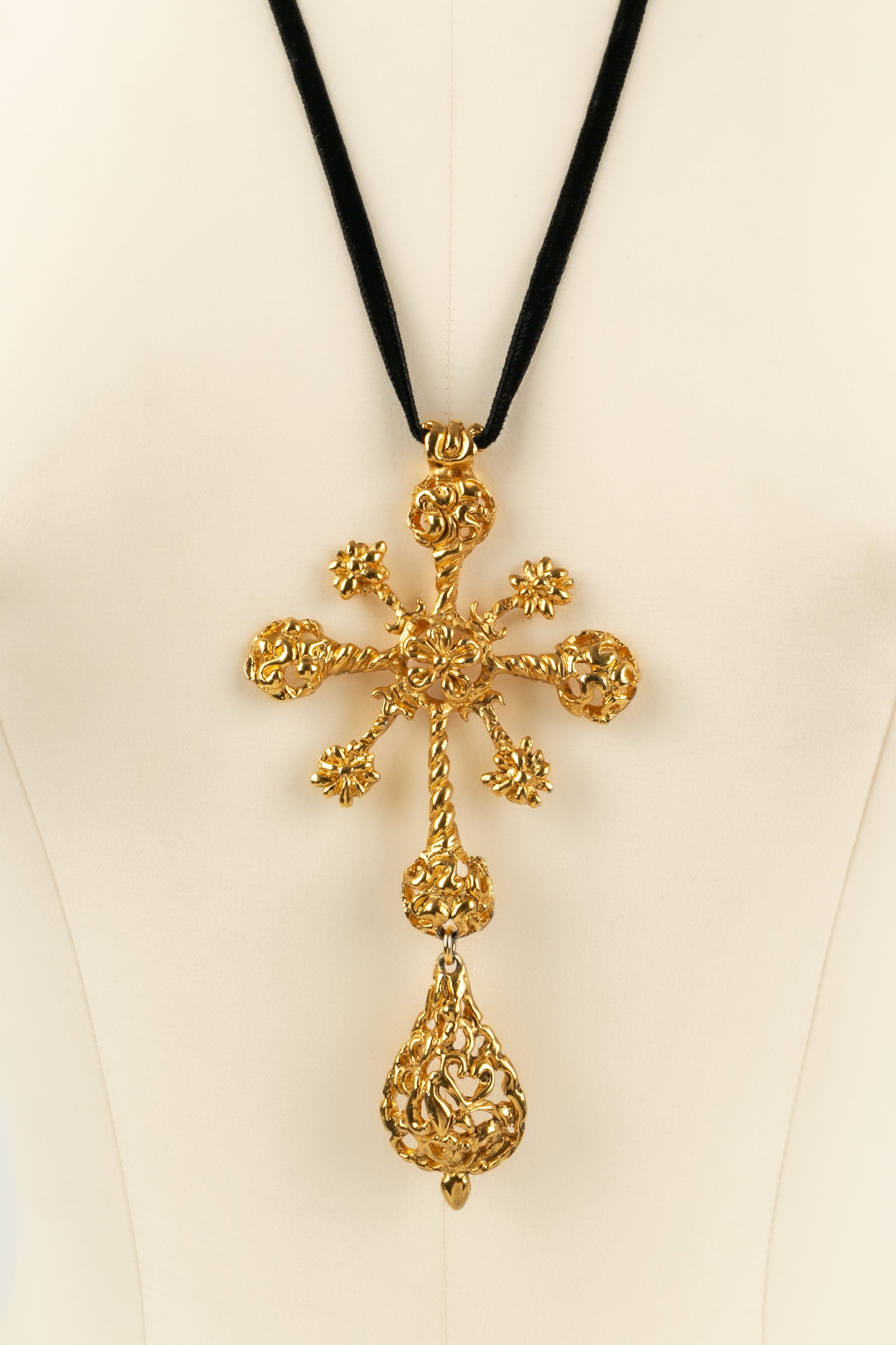 Collier pendentif Christian Lacroix