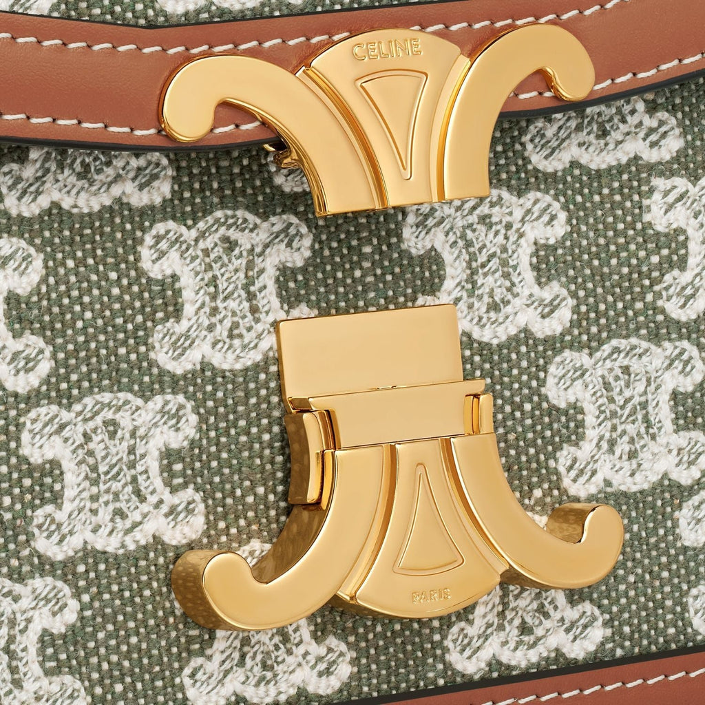 TEEN TRIOMPHE WITH BORDER