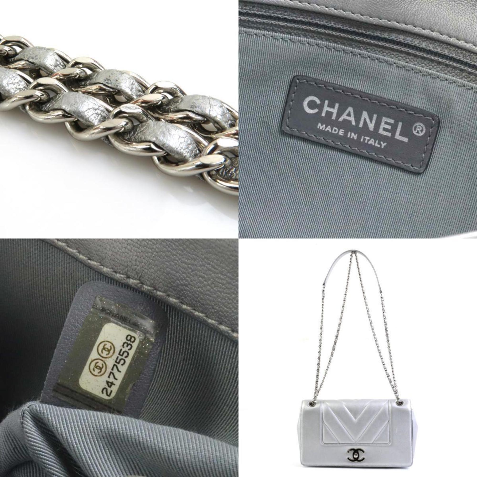 Chanel Chanel 19 Shoulder Bag Quilted