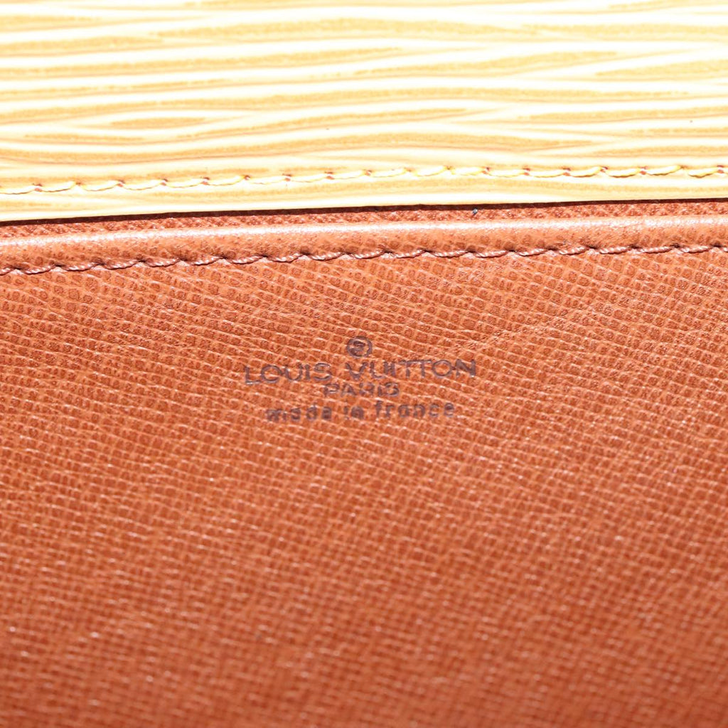 Epi Leather Clutch Dring Closure