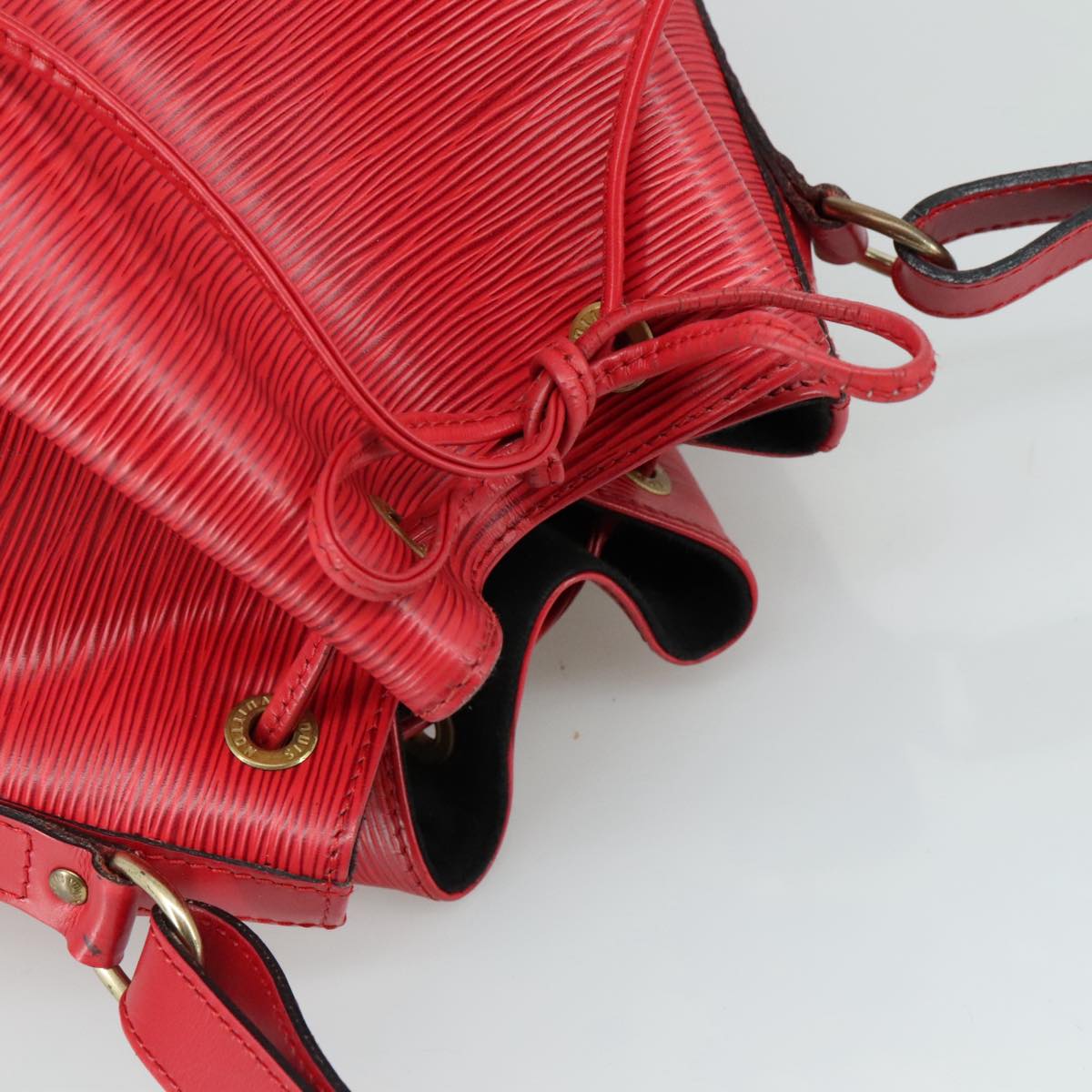 Classic Leather Shoulder Bag with Adjustable Strap