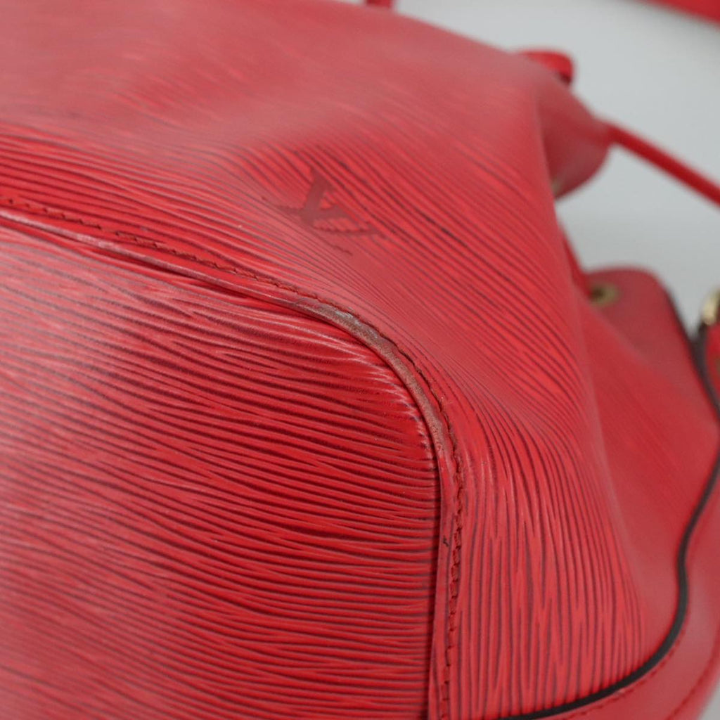 Classic Leather Shoulder Bag with Adjustable Strap