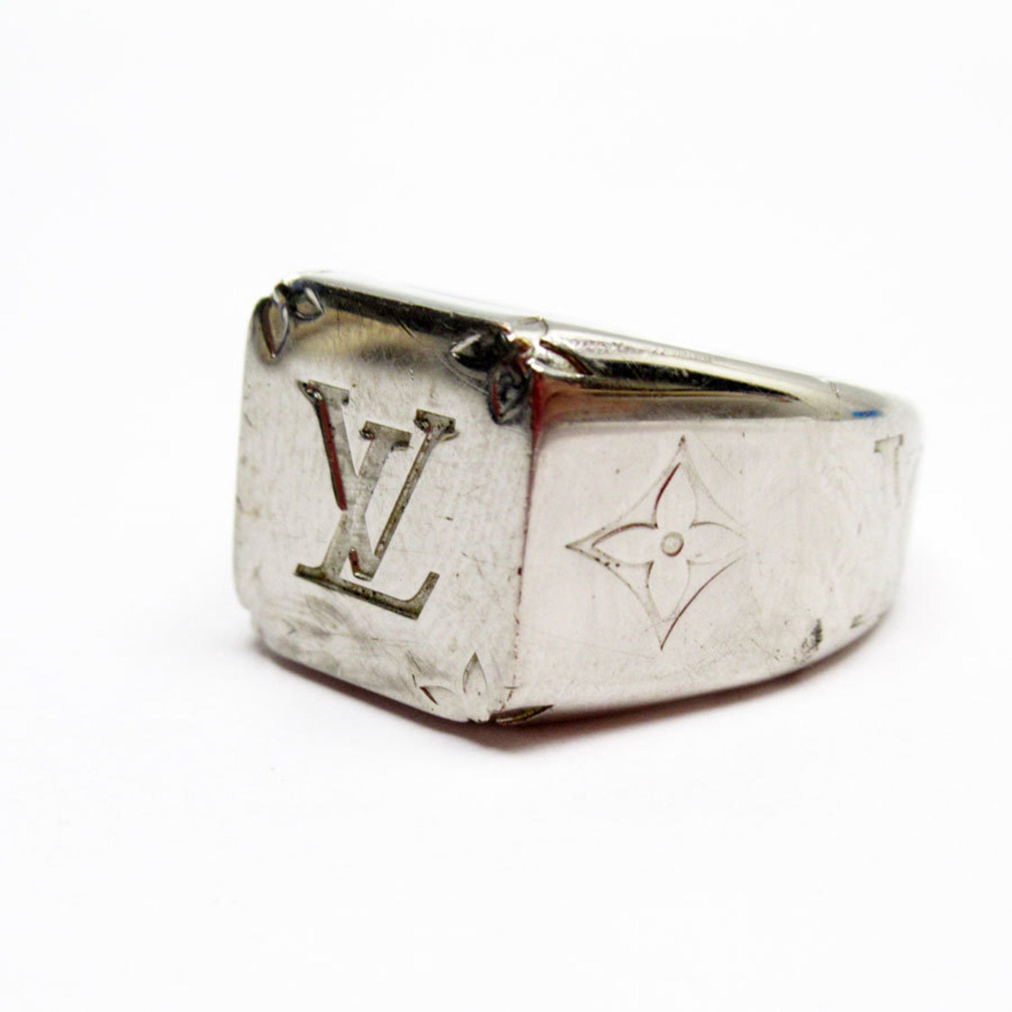 Signet Ring with Dust Bag and Metal Construction