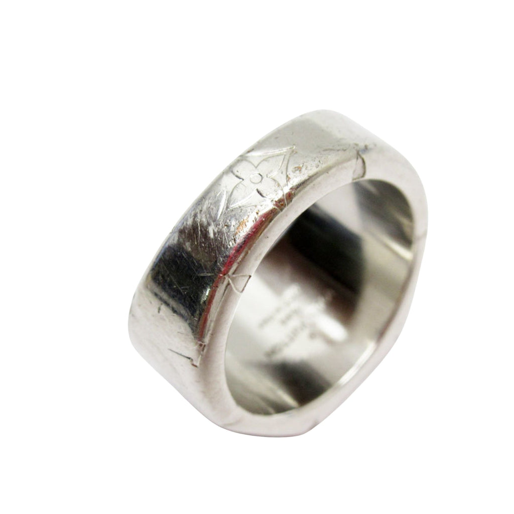 Signet Ring with Dust Bag and Metal Construction