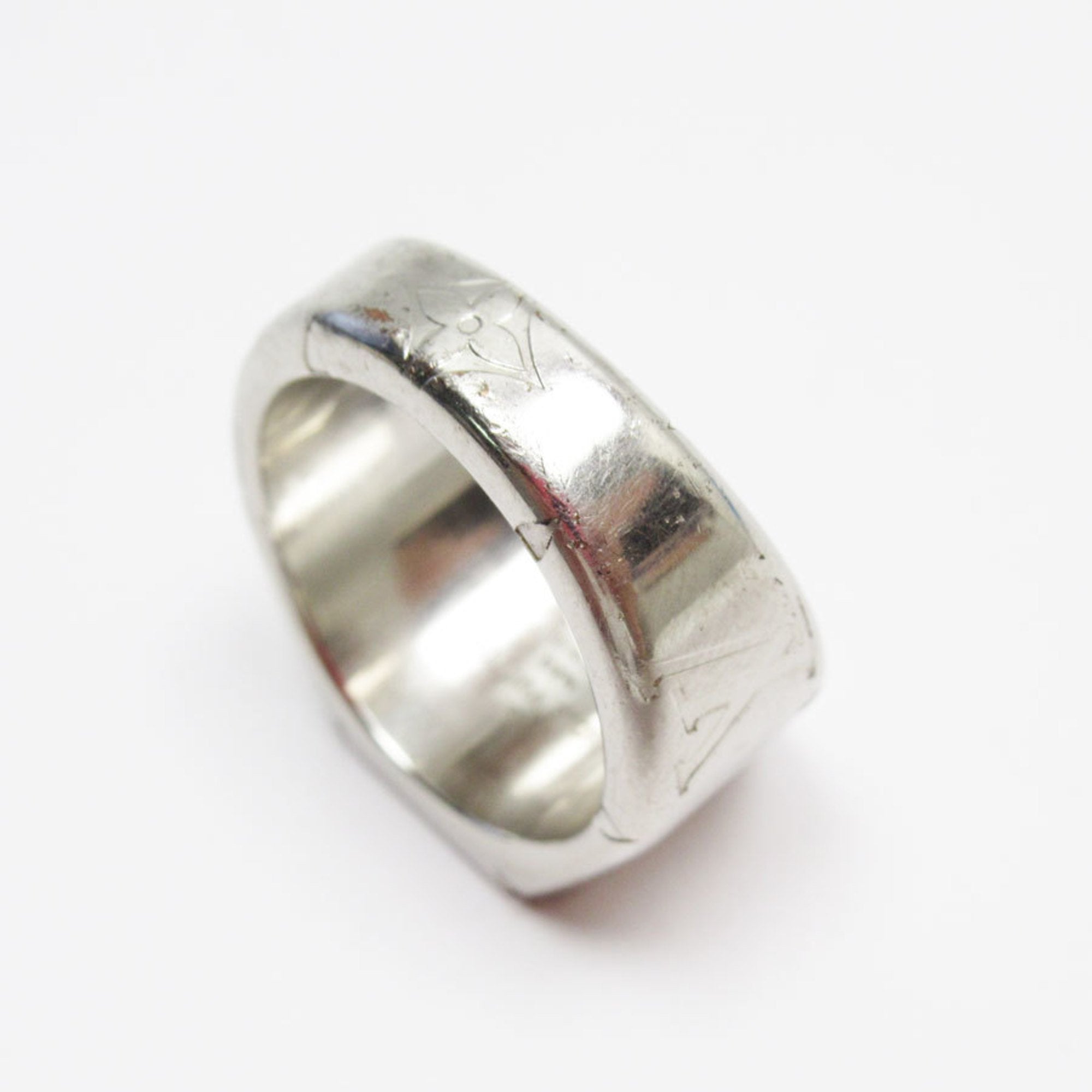 Signet Ring with Dust Bag and Metal Construction
