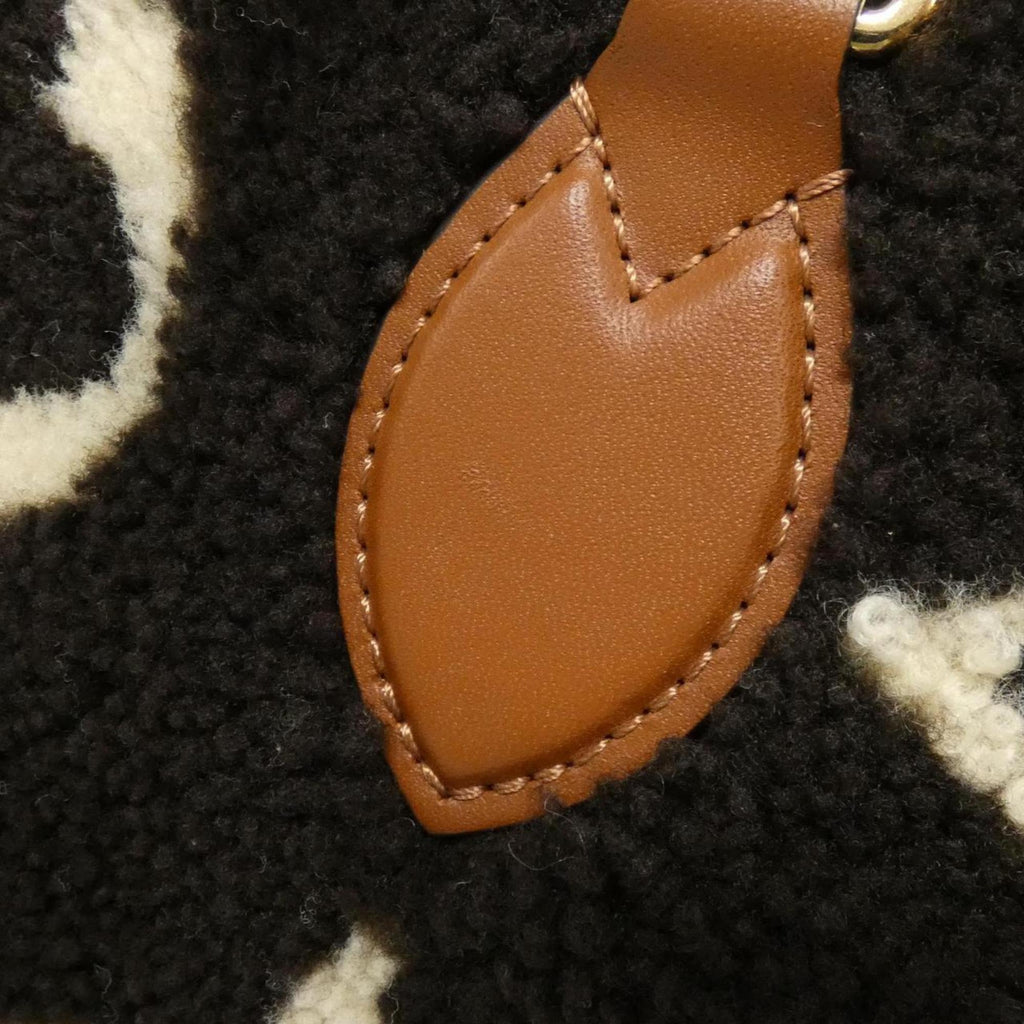 Luxurious Wool Tote Bag in Good Condition