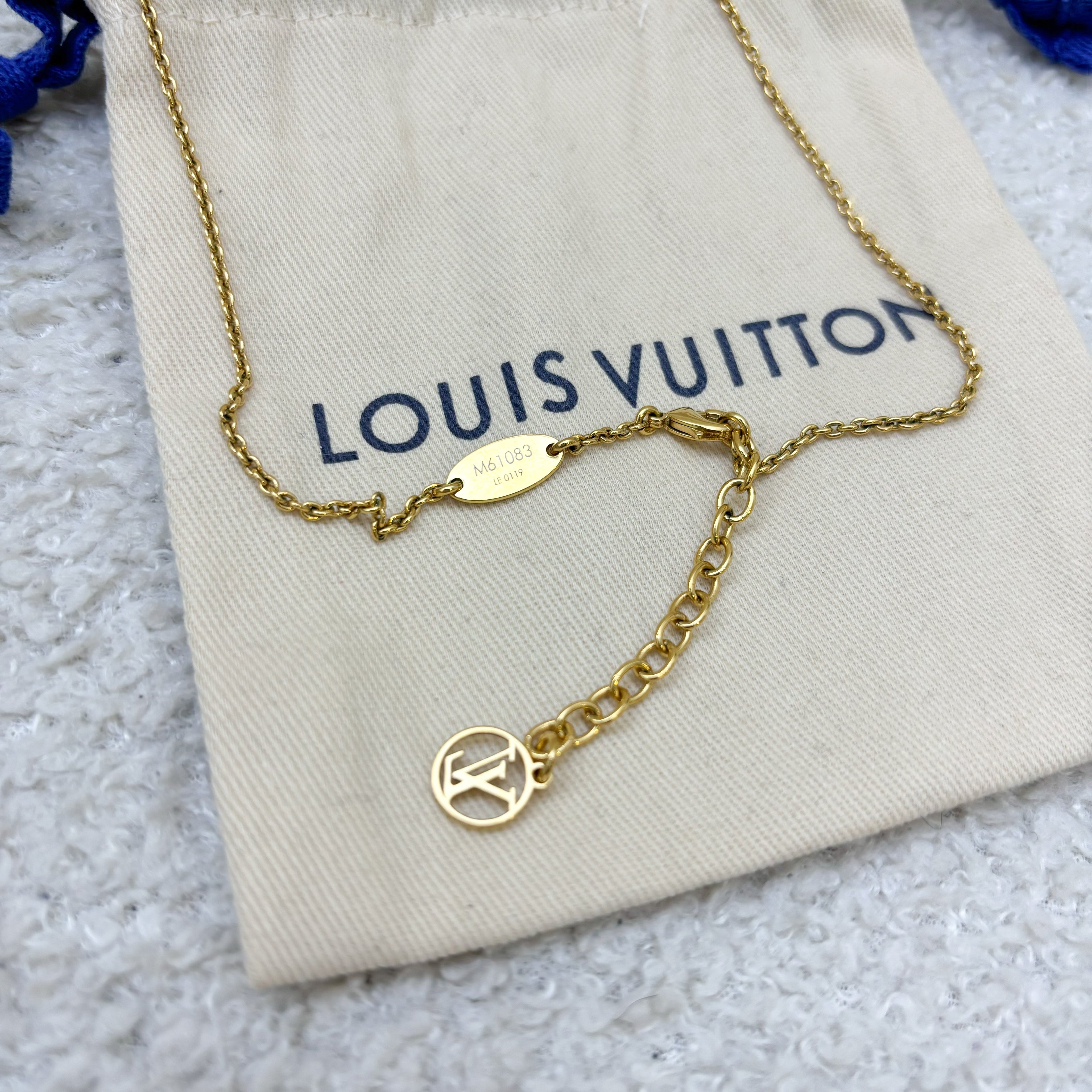 LV Essential V Necklace in Gold Tone HW