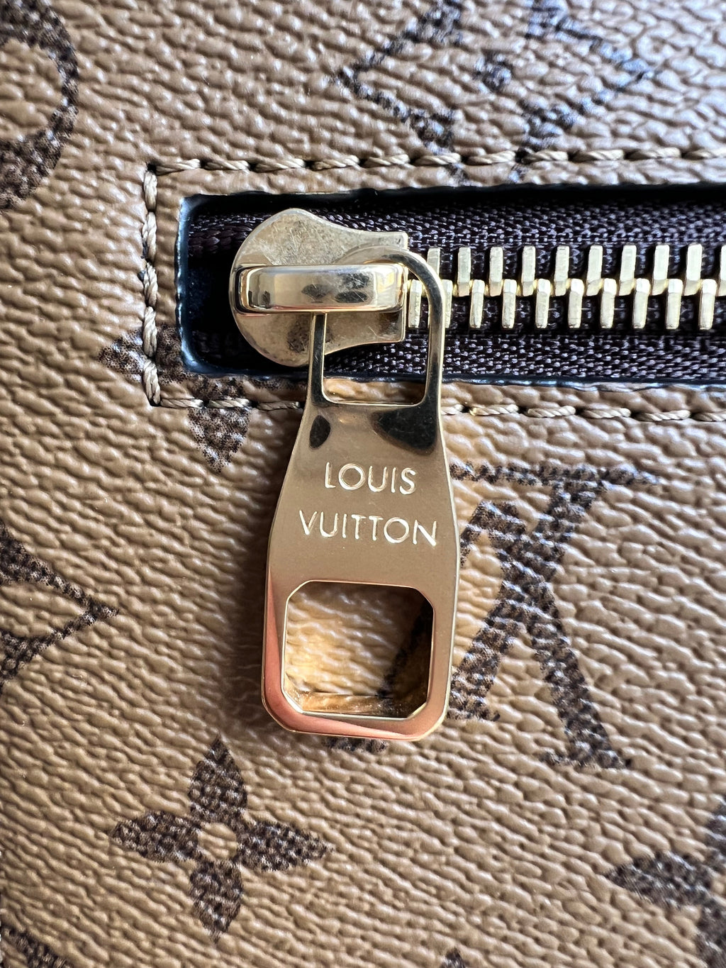 Louis Vuitton Pochette Metis Reverse Monogram (RRP £1,970)