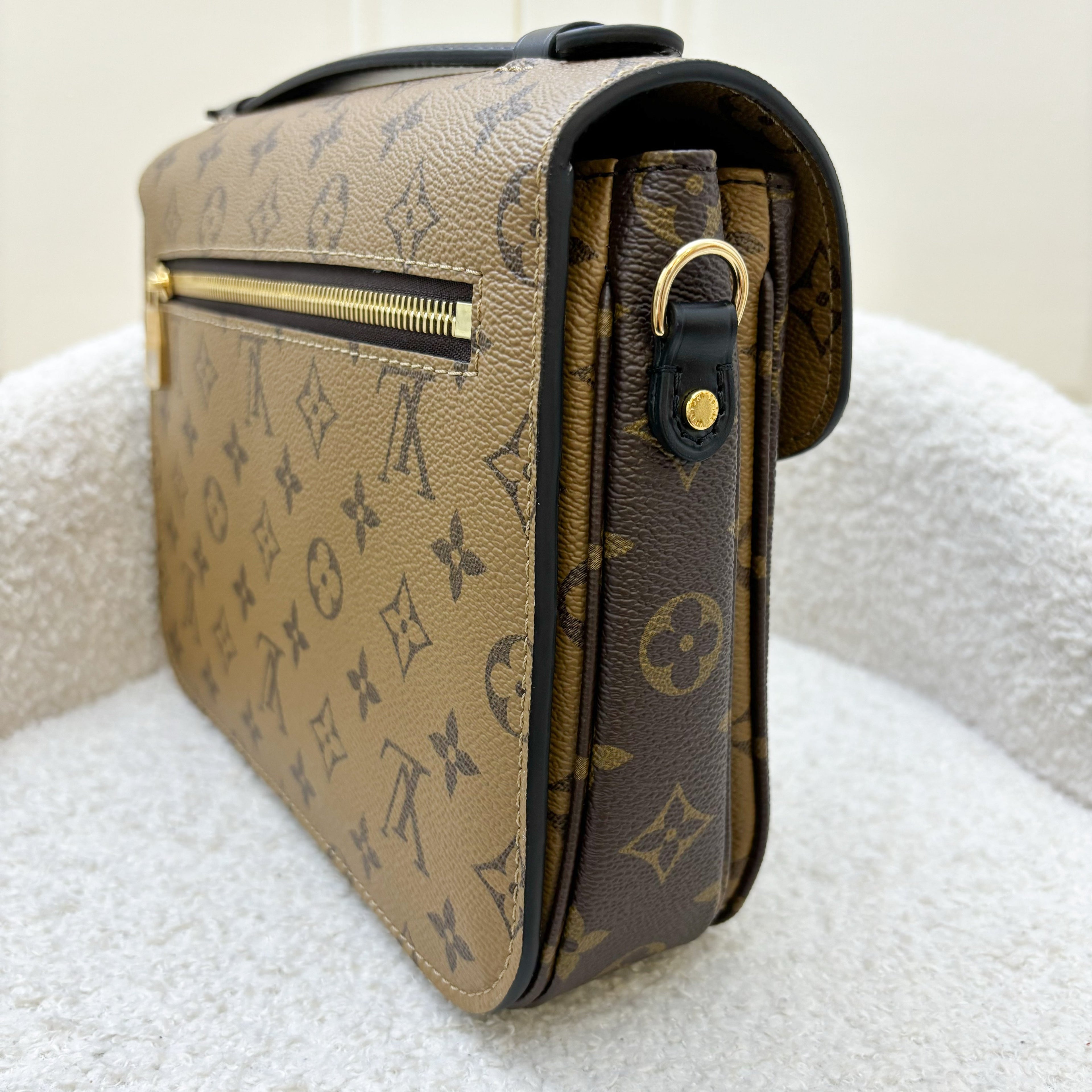 LV Pochette Metis in Reverse Monogram Canvas, Black Leather and GHW