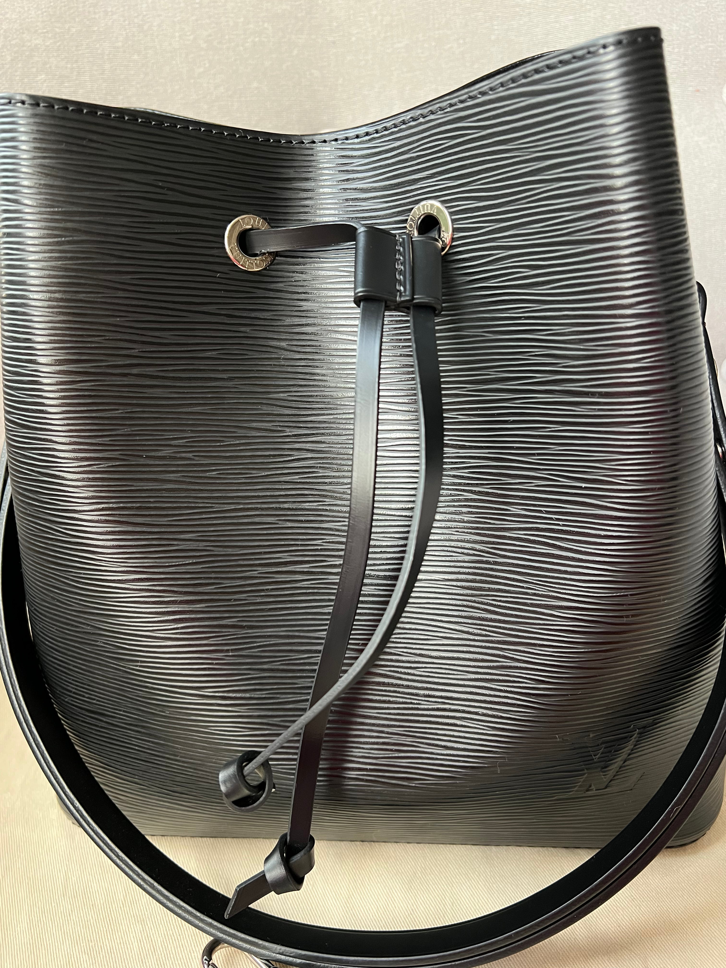 Louis Vuitton Neo Noe Bucket Bag Black Epi (RRP £1,930)