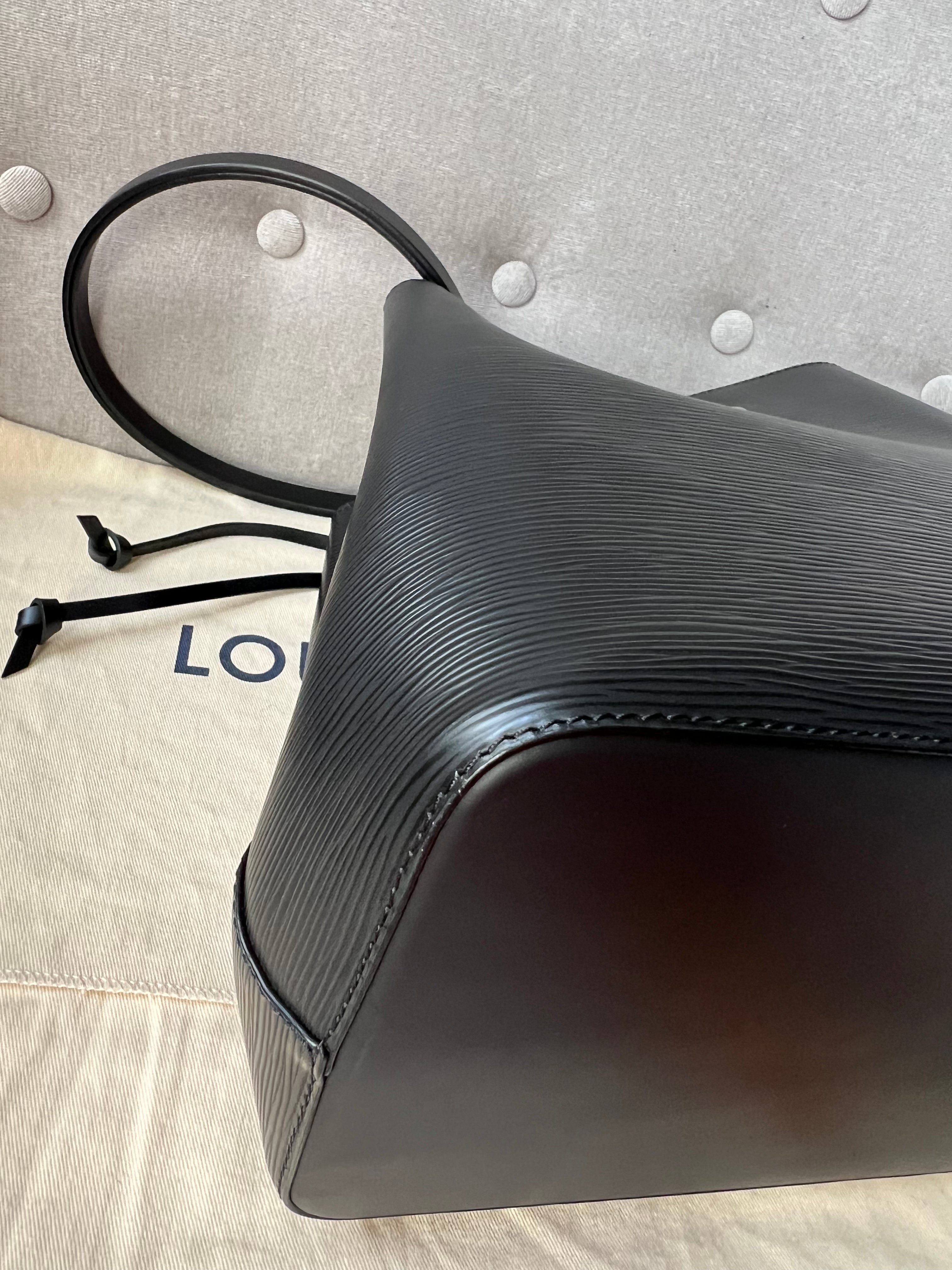 Louis Vuitton Neo Noe Bucket Bag Black Epi (RRP £1,930)