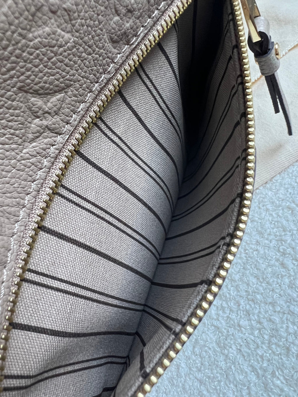 Louis Vuitton Pochette Metis Dune Empreinte (RRP £2,110)