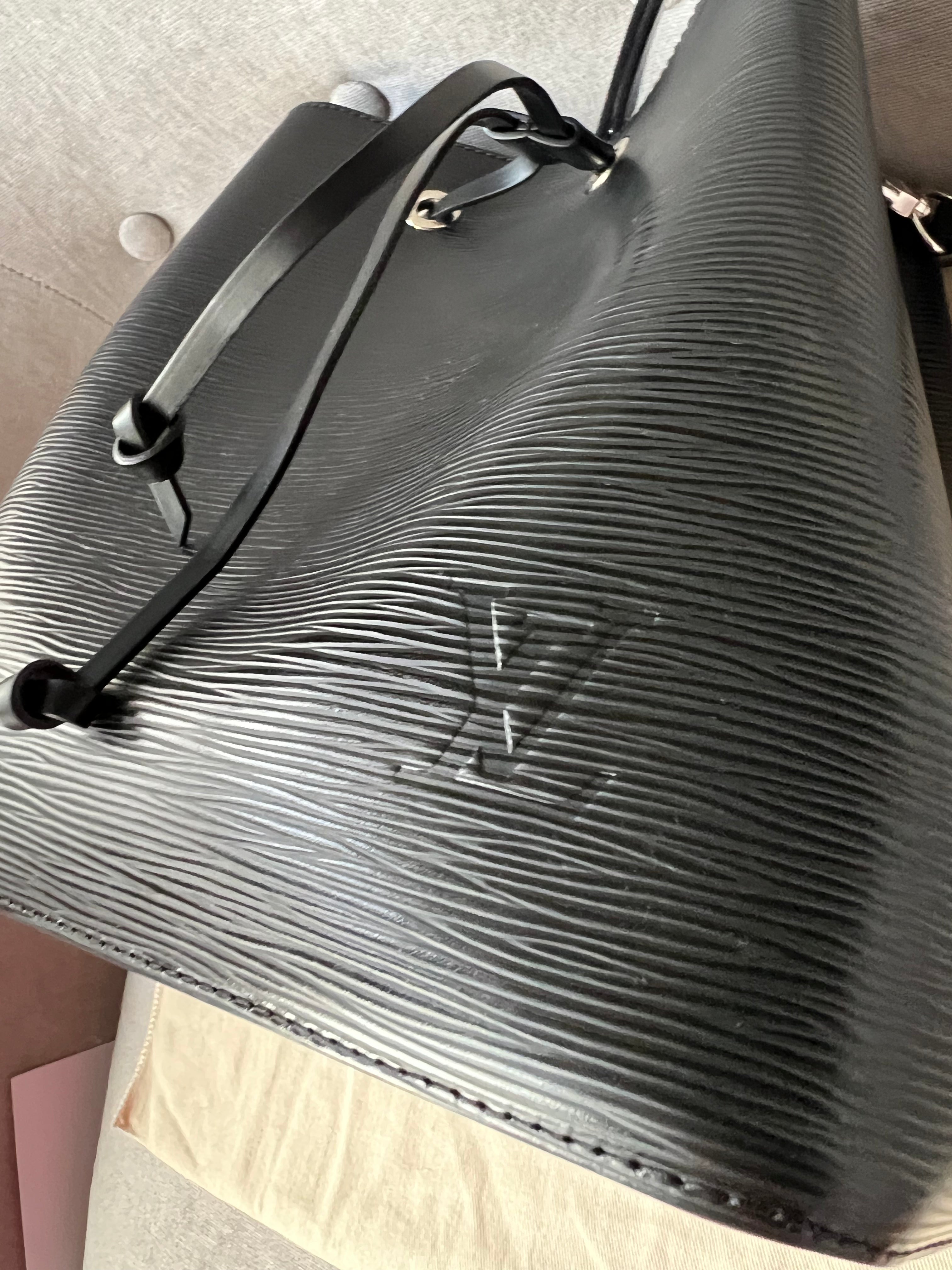 Louis Vuitton Neo Noe Bucket Bag Black Epi (RRP £1,930)
