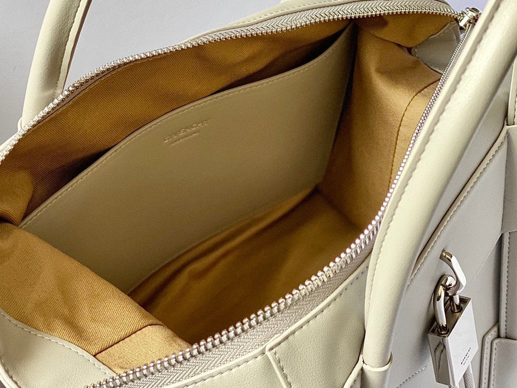 gv Small Antigona Soft Bag Beige For Women, Handbags, Shoulder Bags 17.7in/45cm GVCÃ‚Â 
