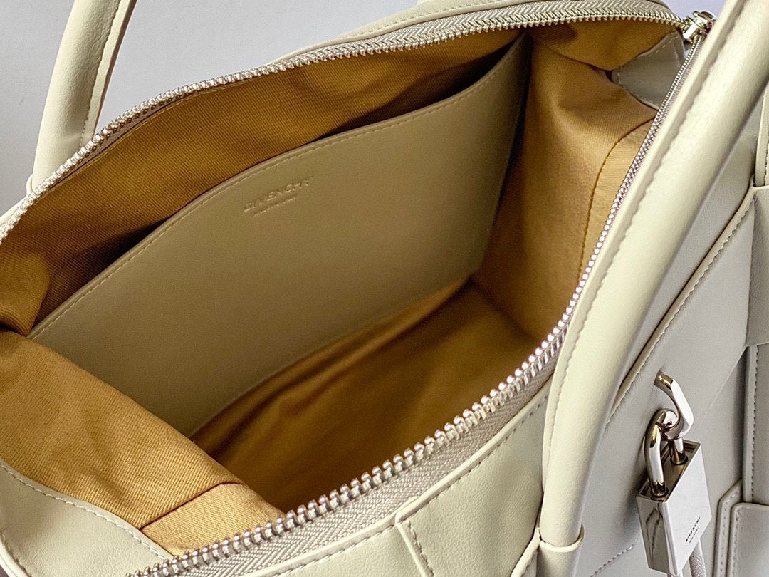 gv Small Antigona Soft Bag Beige For Women, Handbags, Shoulder Bags 17.7in/45cm GVCÃ‚Â 