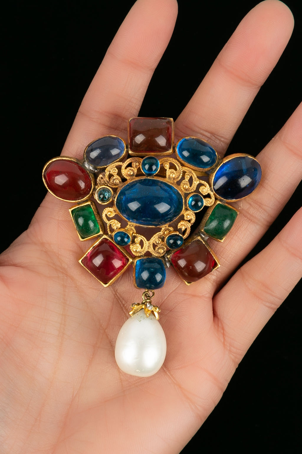 Broche en pÃƒÆ’Ã‚Â¢te de verre Chanel