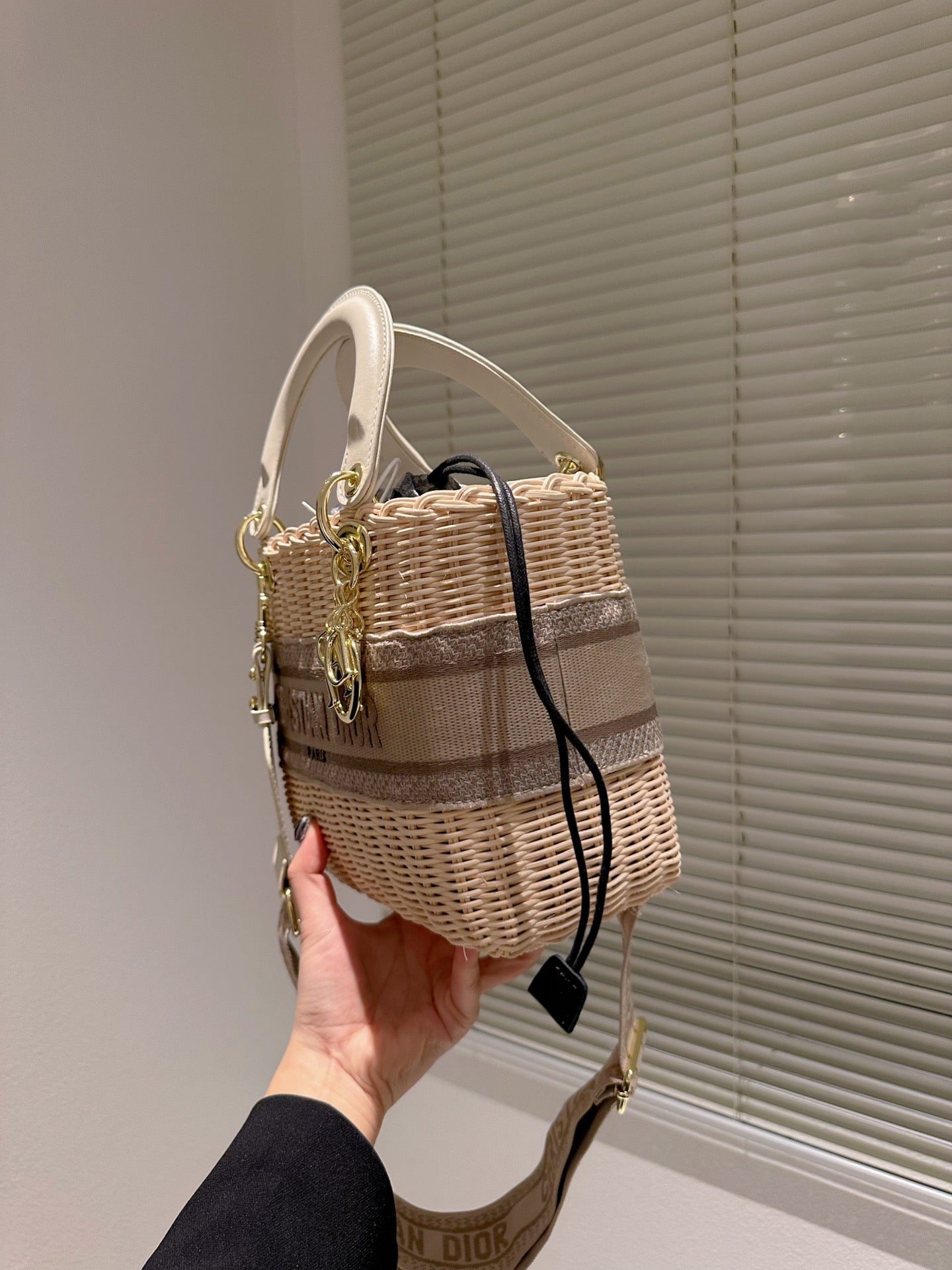 EN - Luxury Bags DIR 366